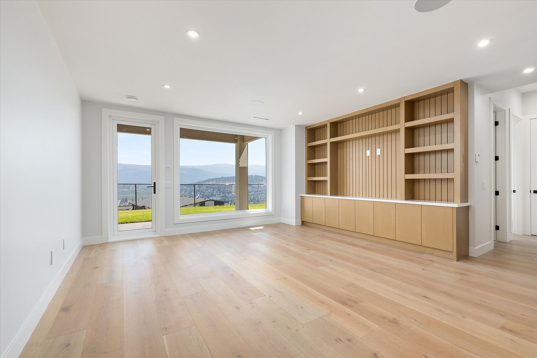  Spacious Modern Build - 物件實景
