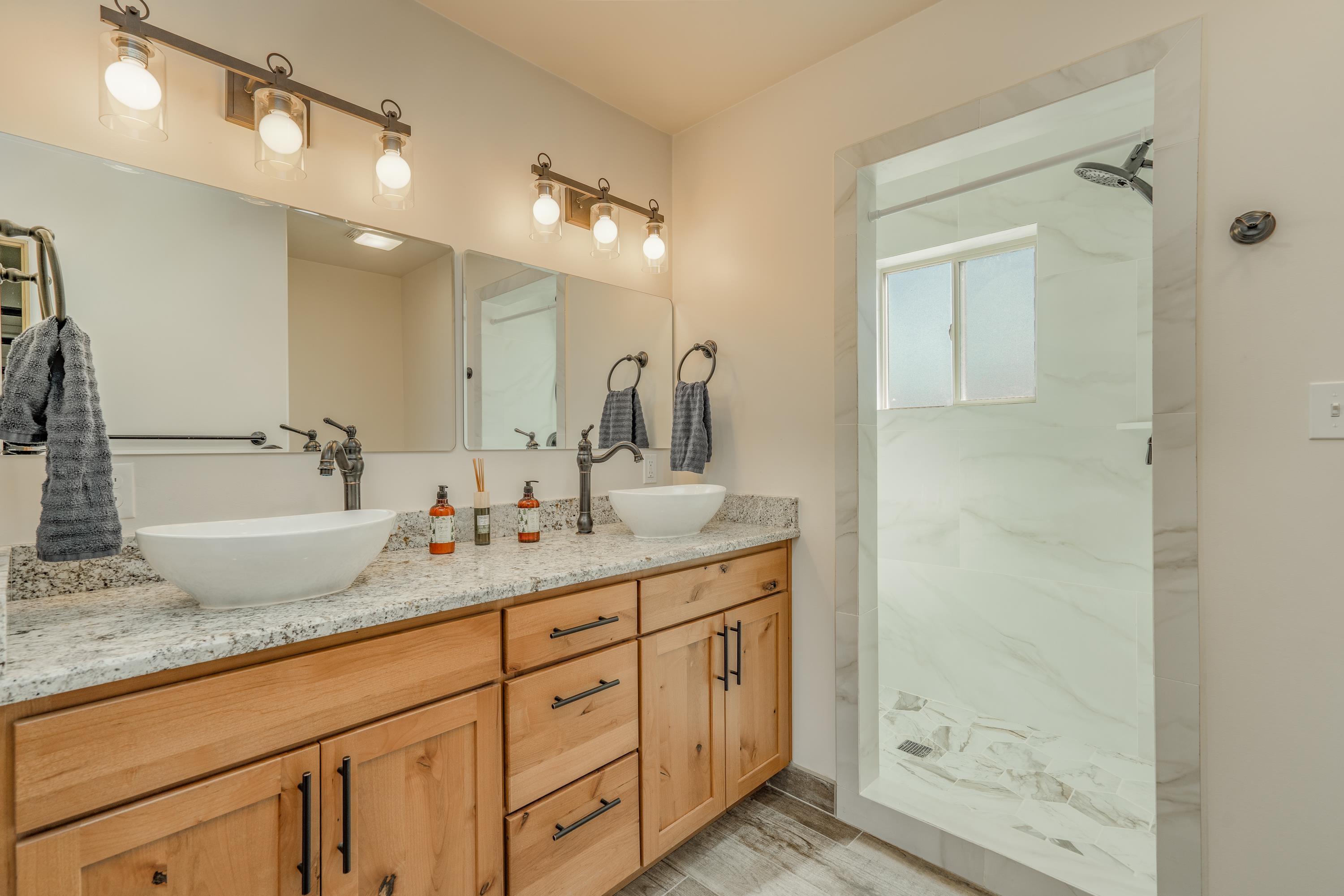 Taos, New Mexico, 87557, United States, 3 Bedrooms Bedrooms, ,2 BathroomsBathrooms,Residential,For Sale,1959300