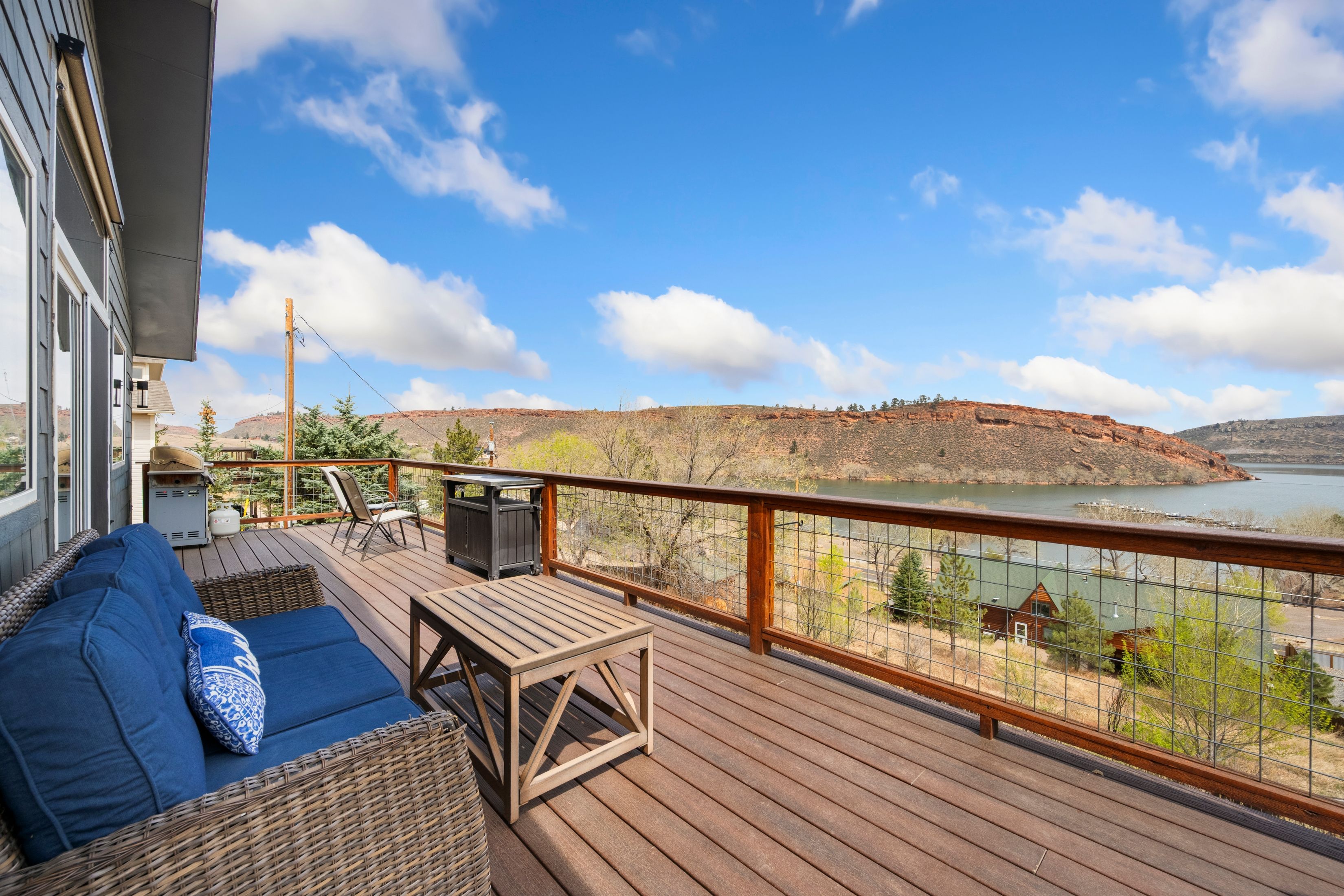  Beautifully Updated Raised Ranch, Perfectly Positioned to Capture Views - 物件實景