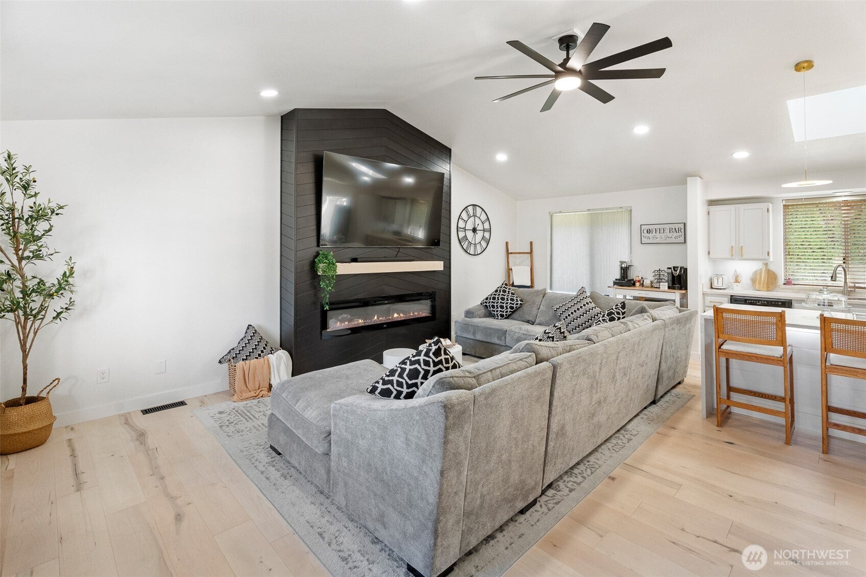 Wenatchee, Washington, 98801, United States, 3 Bedrooms Bedrooms, ,2 BathroomsBathrooms,Residential,For Sale,1939564