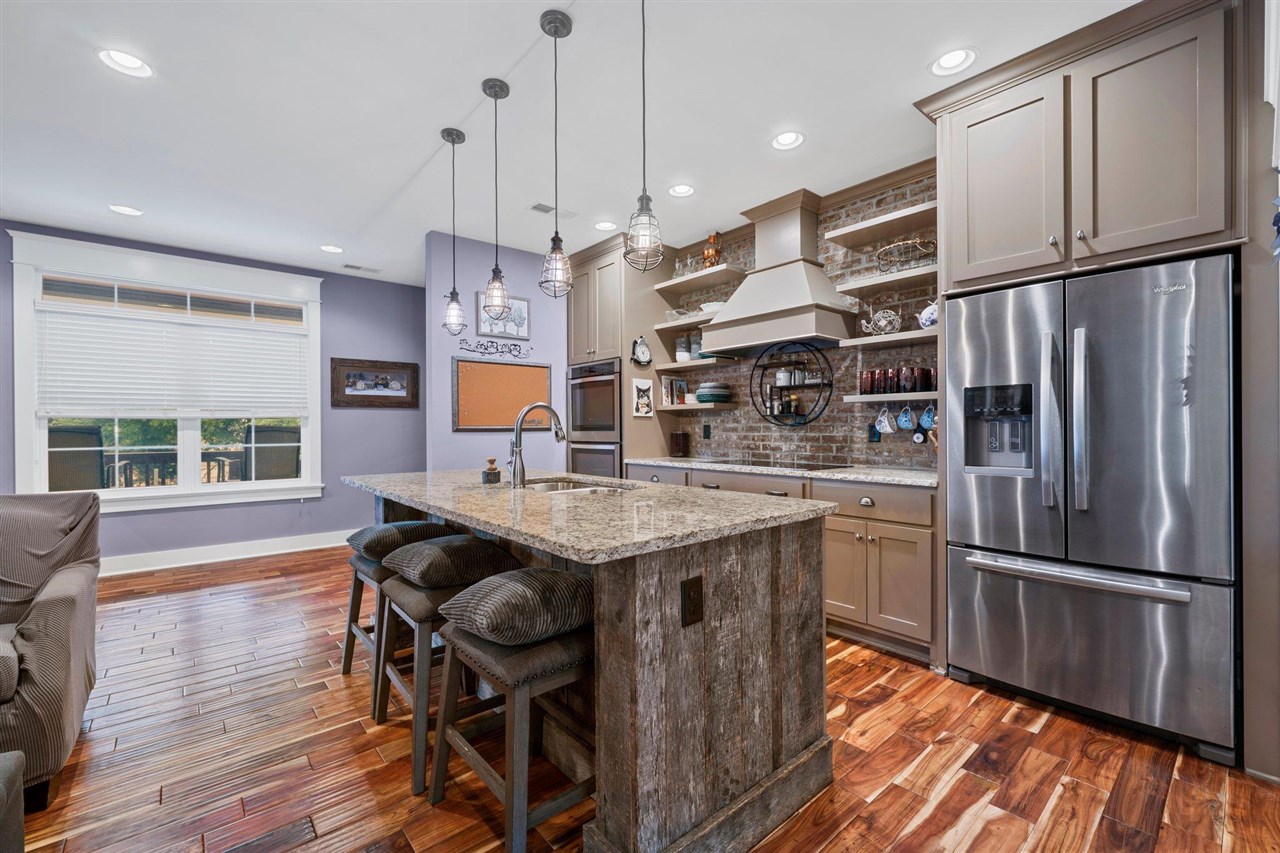 Franklin, Kentucky, 42134, United States, 6 Bedrooms Bedrooms, ,3 BathroomsBathrooms,Residential,For Sale,2002966