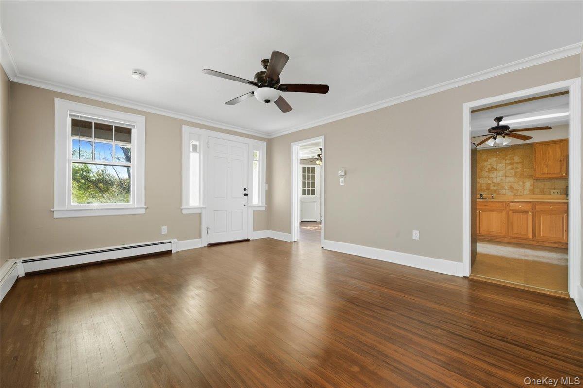 Mineola, New York, 11501, United States, 2 Bedrooms Bedrooms, ,2 BathroomsBathrooms,Residential,For Sale,1999763