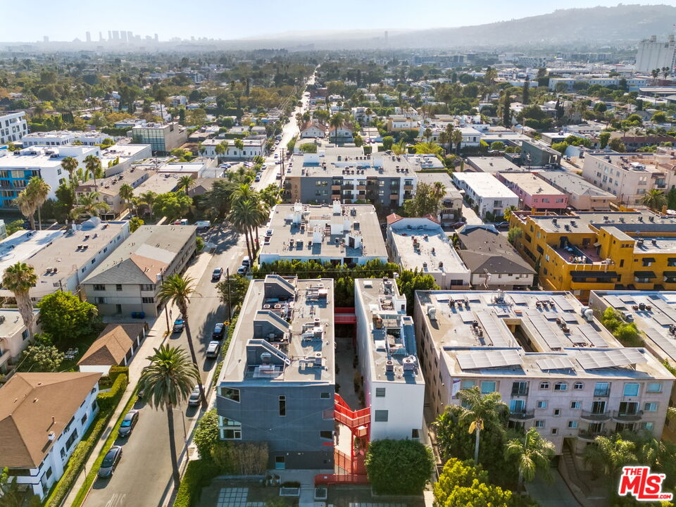 Los Angeles, California, 90038, United States, 2 Bedrooms Bedrooms, ,2 BathroomsBathrooms,Residential,For Sale,1917105