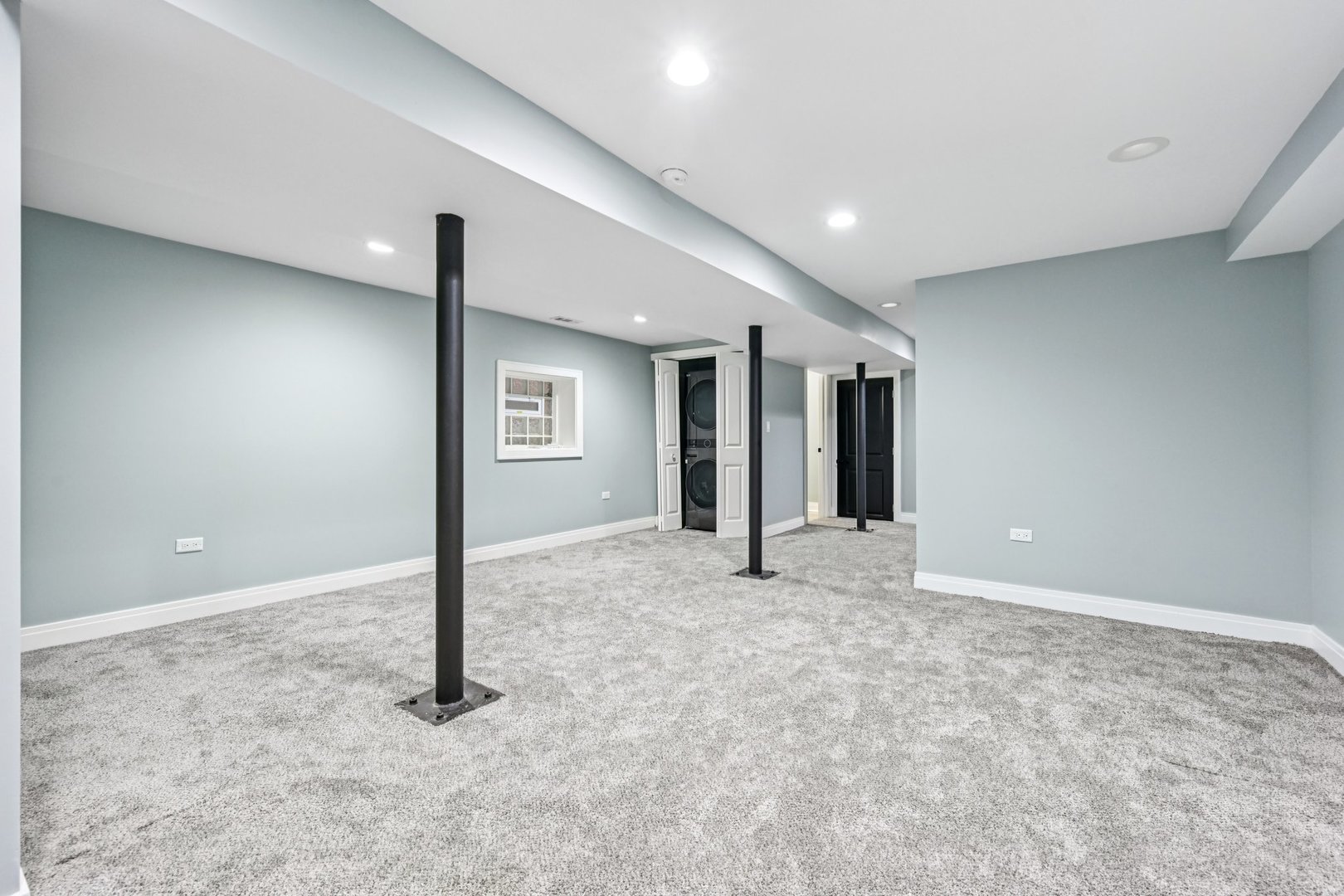 Chicago, Illinois, 60637, United States, 4 Bedrooms Bedrooms, ,4 BathroomsBathrooms,Residential,For Sale,1881153