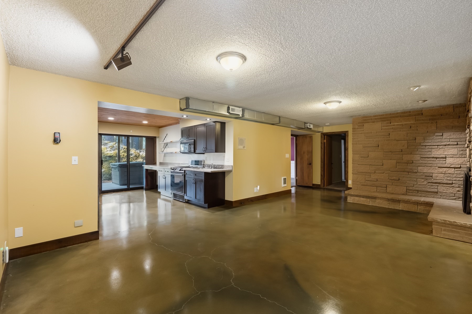  1023 N Crestline Dr - 物件實景