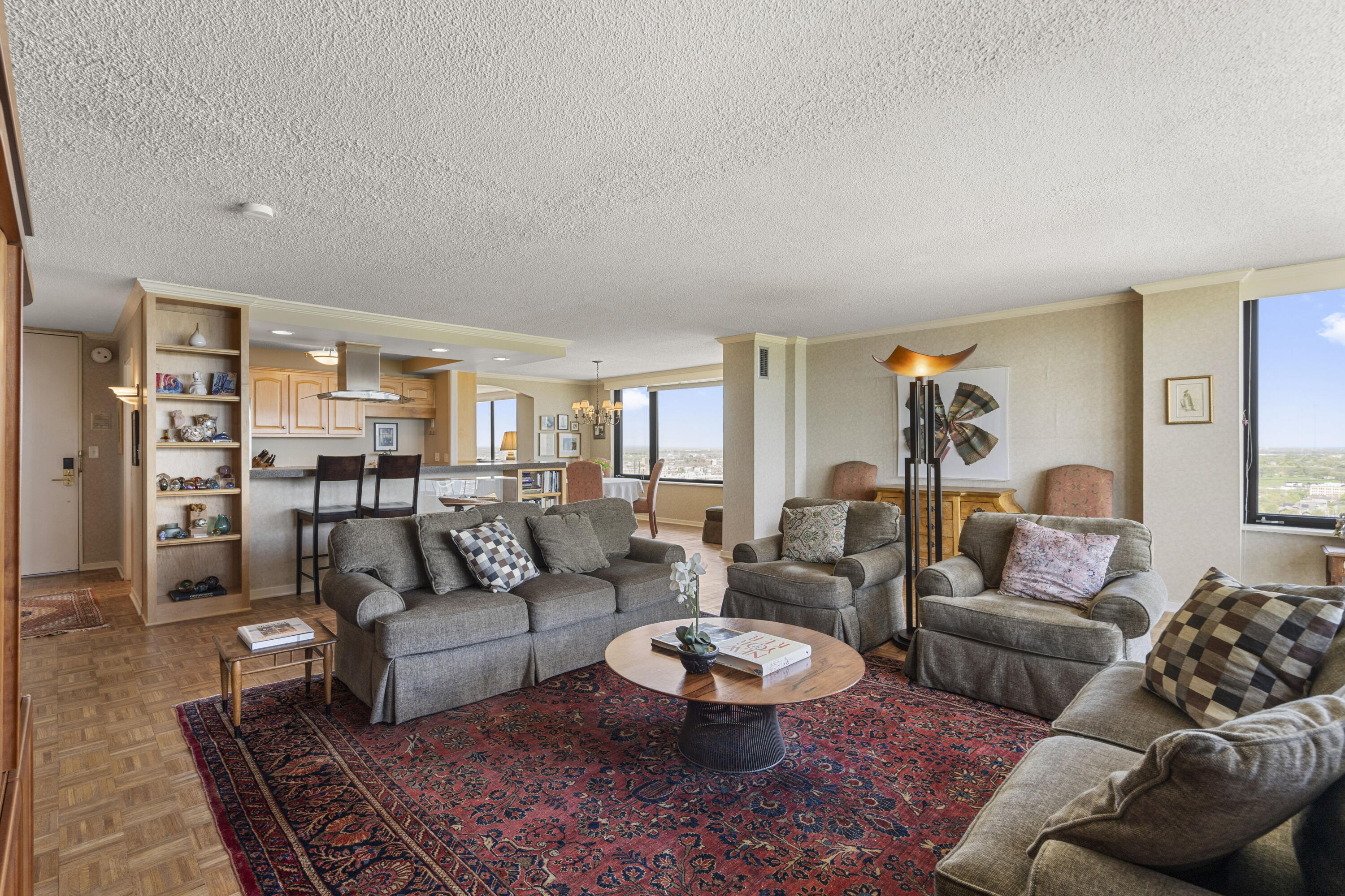 Milwaukee, Wisconsin, 53202, United States, 5 Bedrooms Bedrooms, ,5 BathroomsBathrooms,Residential,For Sale,1827277