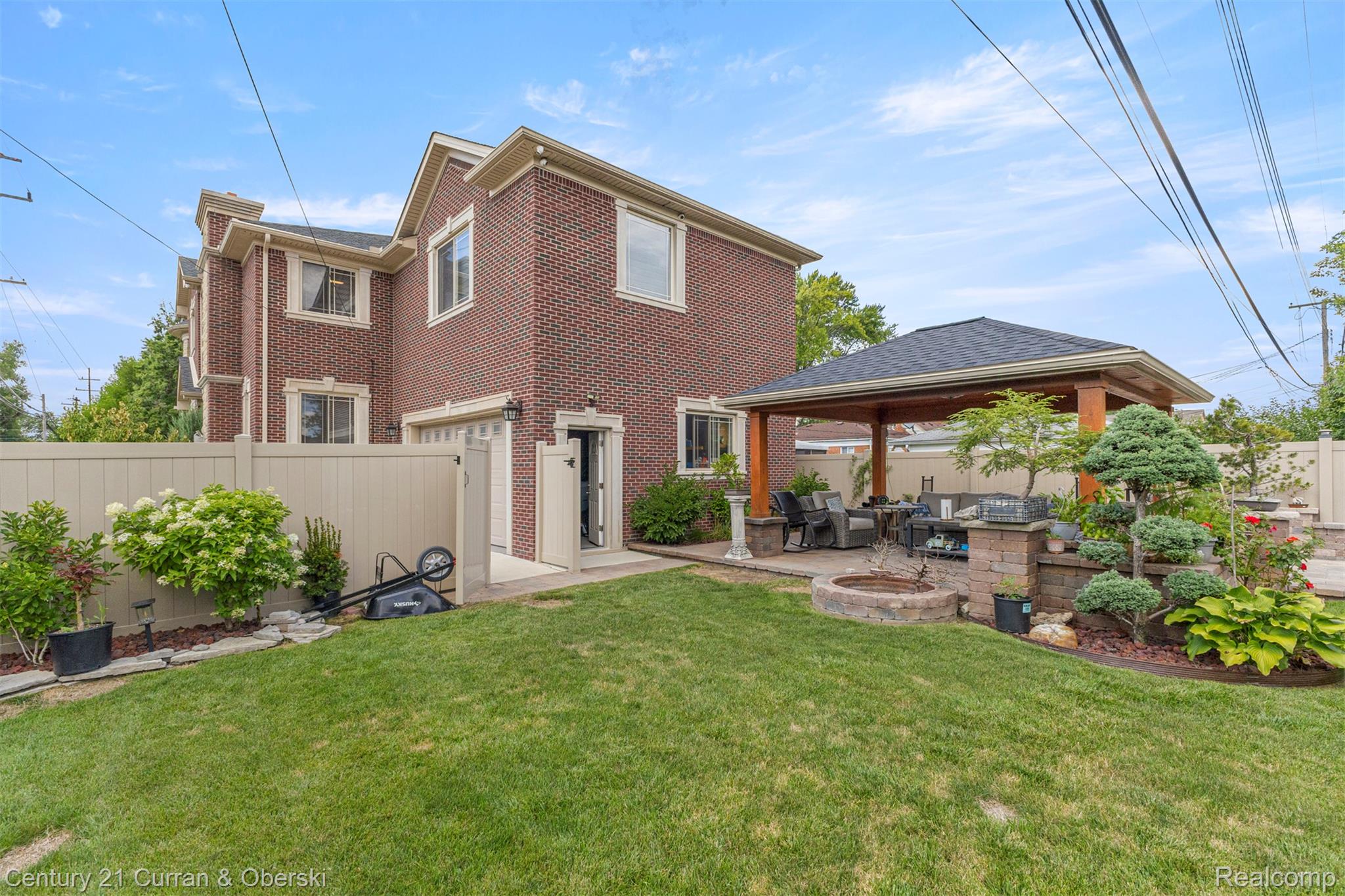 Dearborn Heights, Michigan, 48127, United States, 4 Bedrooms Bedrooms, ,5 BathroomsBathrooms,Residential,For Sale,1924590
