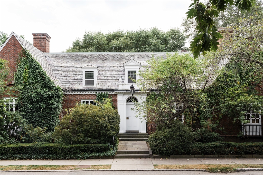 Brookline, Massachusetts, 02446, United States, 6 Bedrooms Bedrooms, ,7 BathroomsBathrooms,Residential,For Sale,1784757
