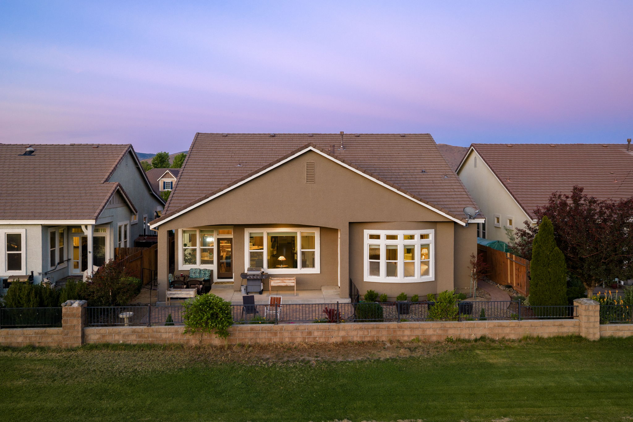  Refined Minden Living with Designer Touches and Captivating Mountain Views - 物件實景