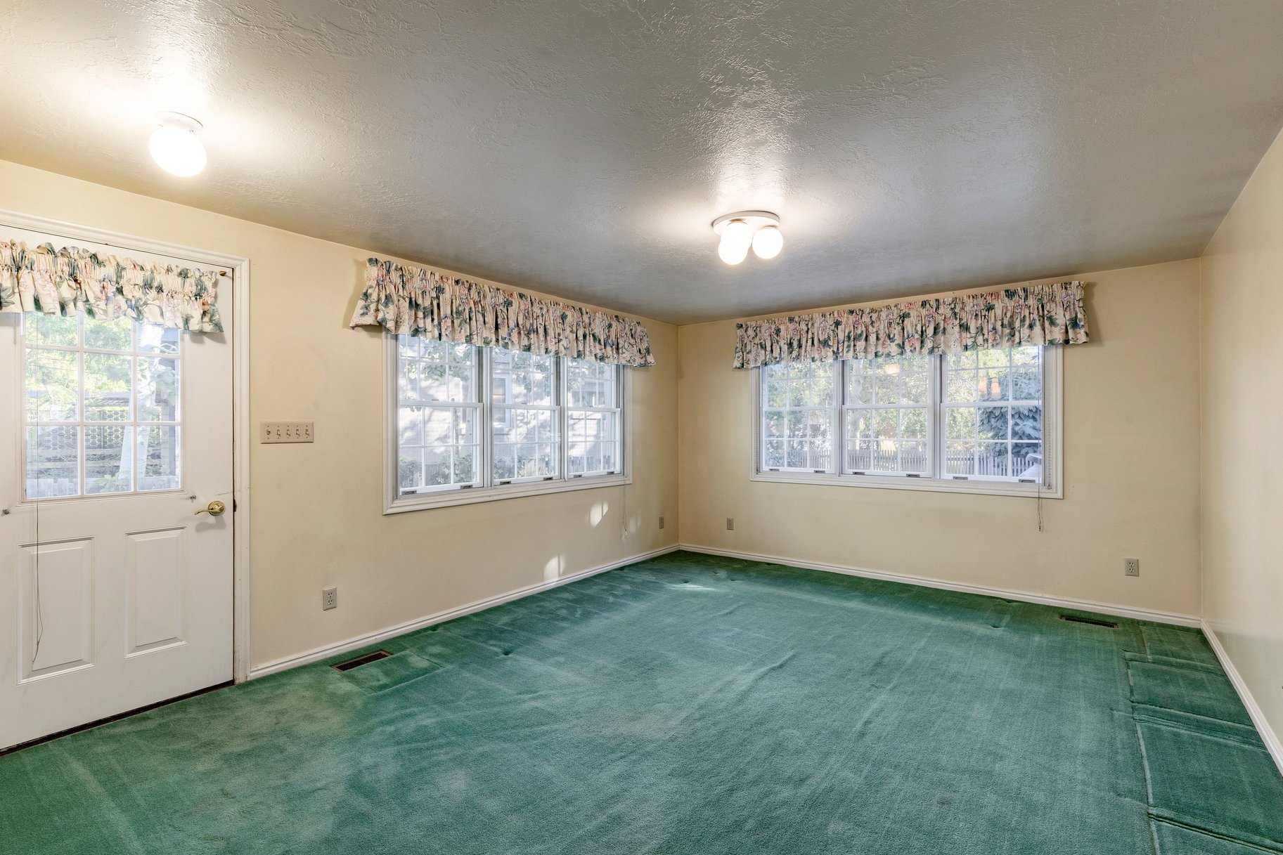  Solid Millcreek Home with Huge Workshop - 物件實景