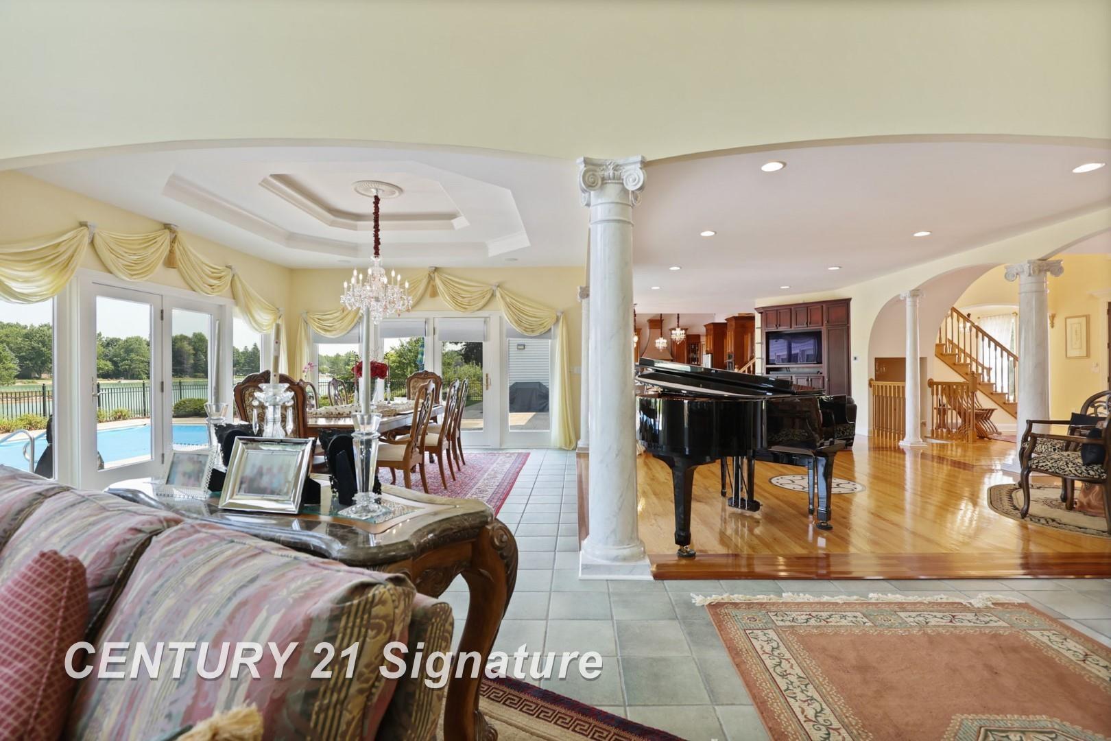 Saginaw, Michigan, 48609, United States, 4 Bedrooms Bedrooms, ,7 BathroomsBathrooms,Residential,For Sale,1980528