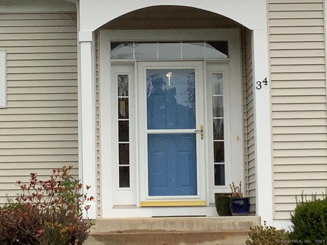 Cromwell, Connecticut, 06416, United States, 2 Bedrooms Bedrooms, ,2 BathroomsBathrooms,Residential,For Sale,1987108