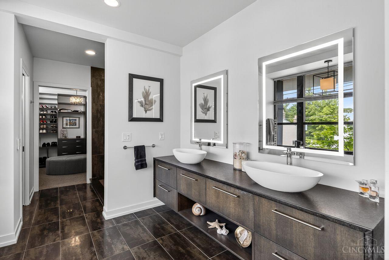 Cincinnati, Ohio, 45202, United States, 4 Bedrooms Bedrooms, ,4 BathroomsBathrooms,Residential,For Sale,1926217