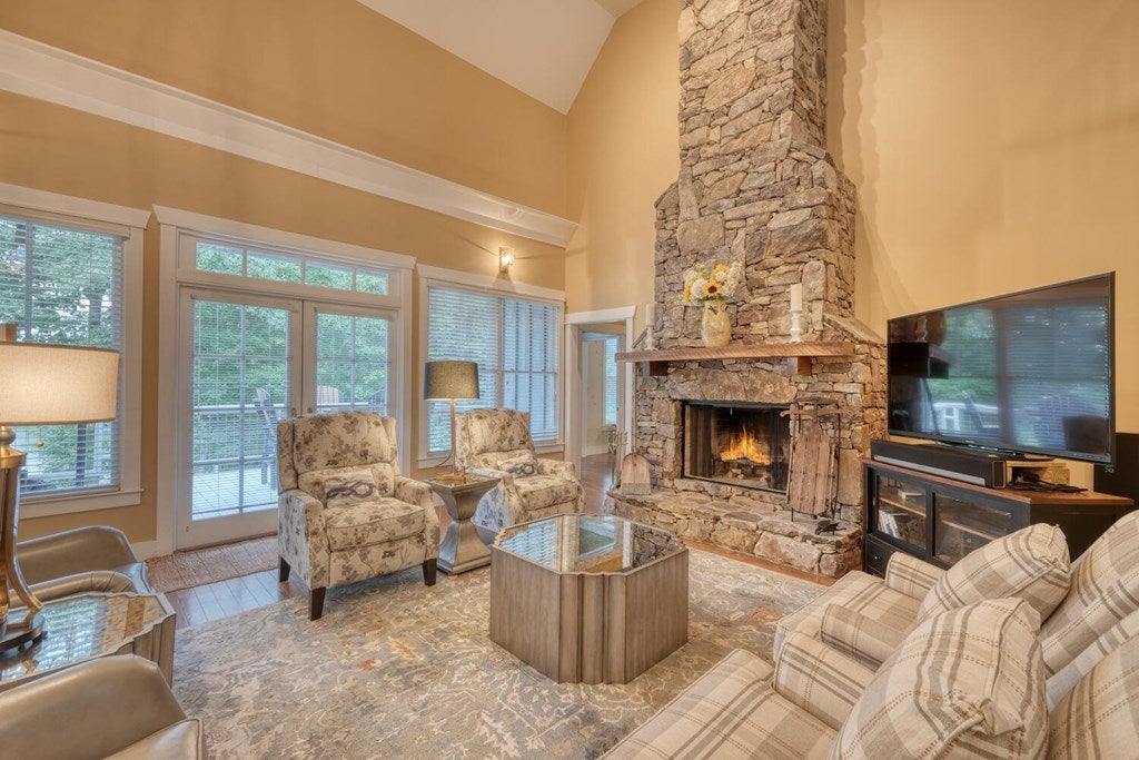 Blairsville, Georgia, 30512, United States, 5 Bedrooms Bedrooms, ,6 BathroomsBathrooms,Residential,For Sale,1901332