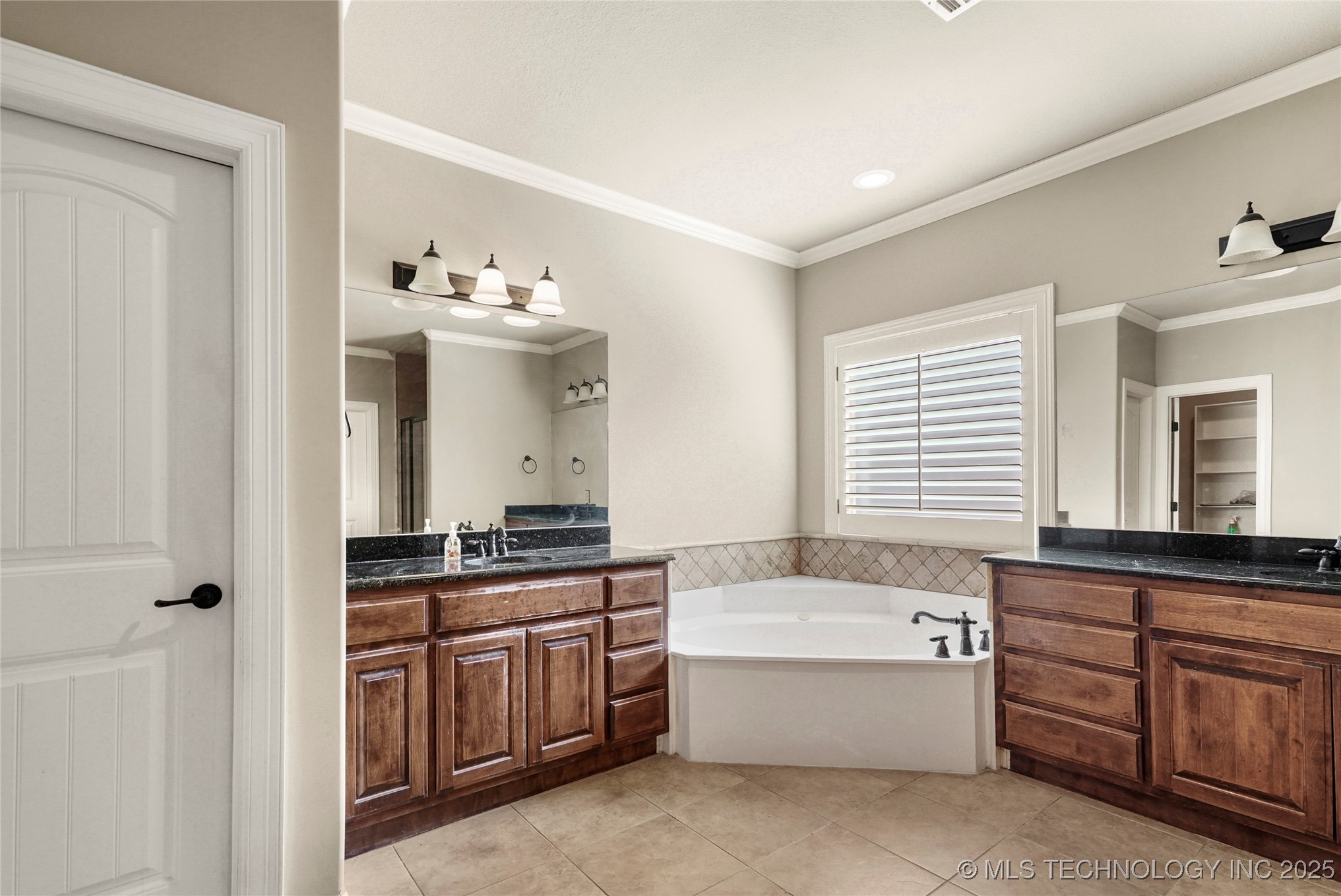 Tulsa, Oklahoma, 74137, United States, 4 Bedrooms Bedrooms, ,4 BathroomsBathrooms,Residential,For Sale,1992011