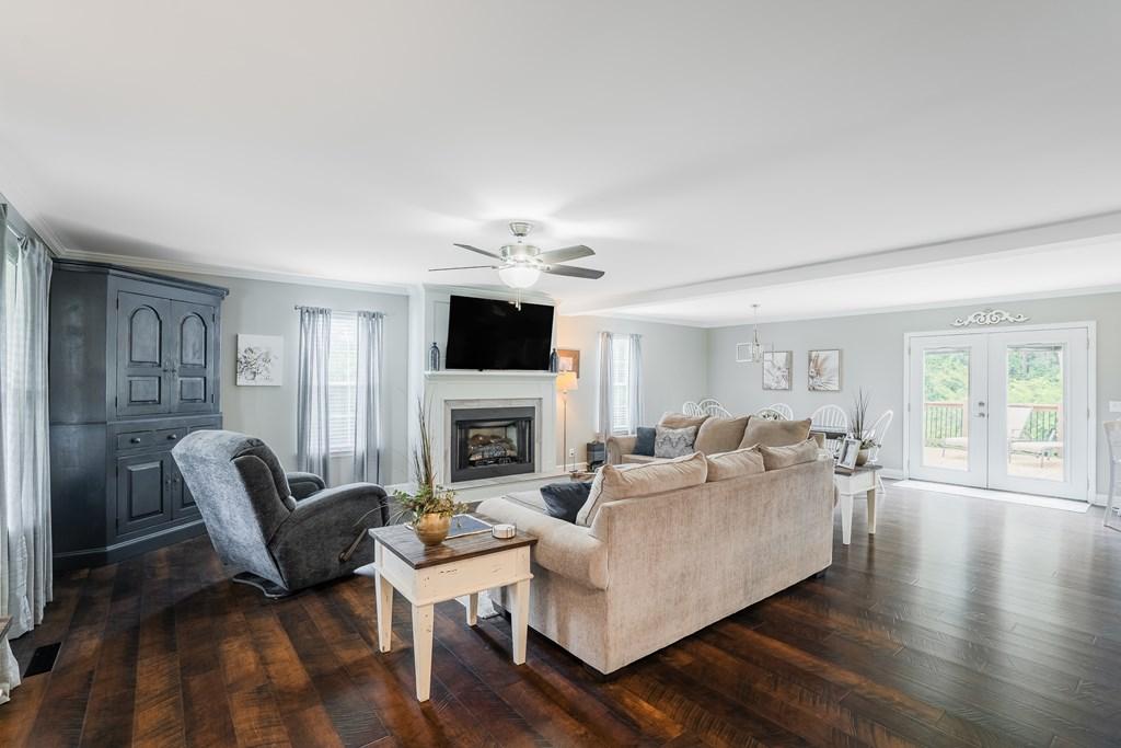 CHATSWORTH, Georgia, 30705, United States, 3 Bedrooms Bedrooms, ,3 BathroomsBathrooms,Residential,For Sale,1965219