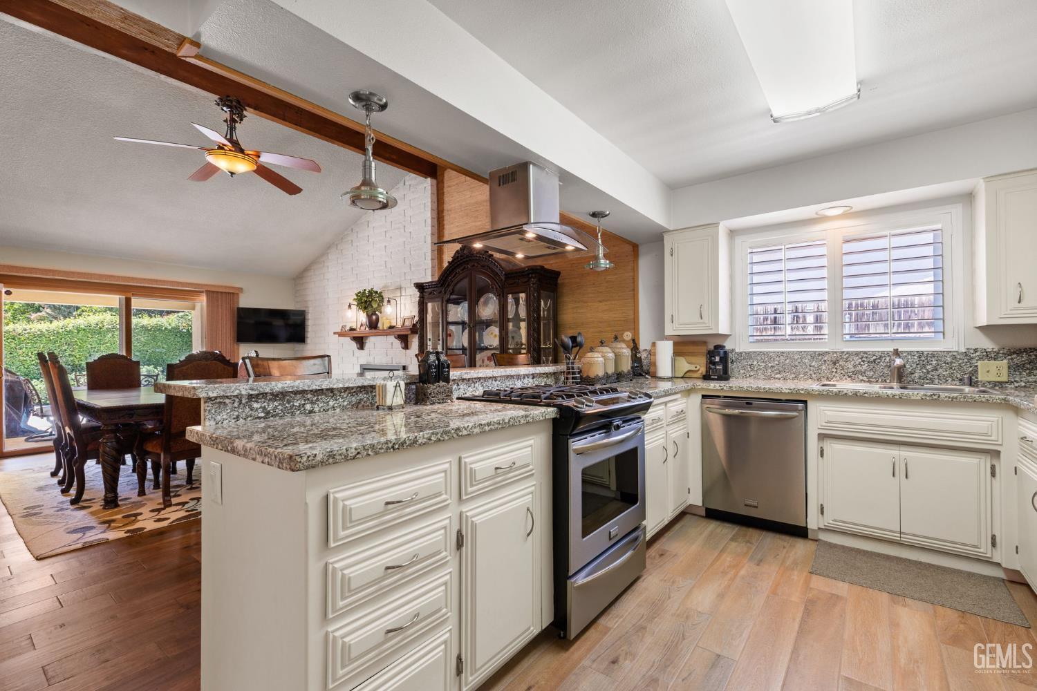 Bakersfield, California, 93309, United States, 3 Bedrooms Bedrooms, ,3 BathroomsBathrooms,Residential,For Sale,1882535