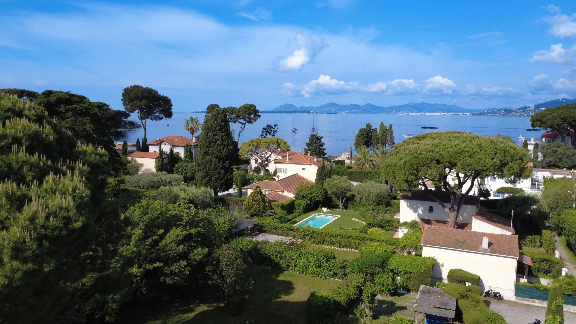 Antibes, Provence-Alpes-Côte d’Azur, 06600, FR, 4 Bedrooms Bedrooms, ,2 BathroomsBathrooms,Residential,For Sale,1804911