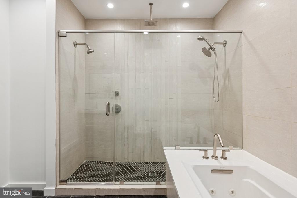 Washington, District of Columbia, 20001, United States, 6 Bedrooms Bedrooms, ,6 BathroomsBathrooms,Residential,For Sale,1983569