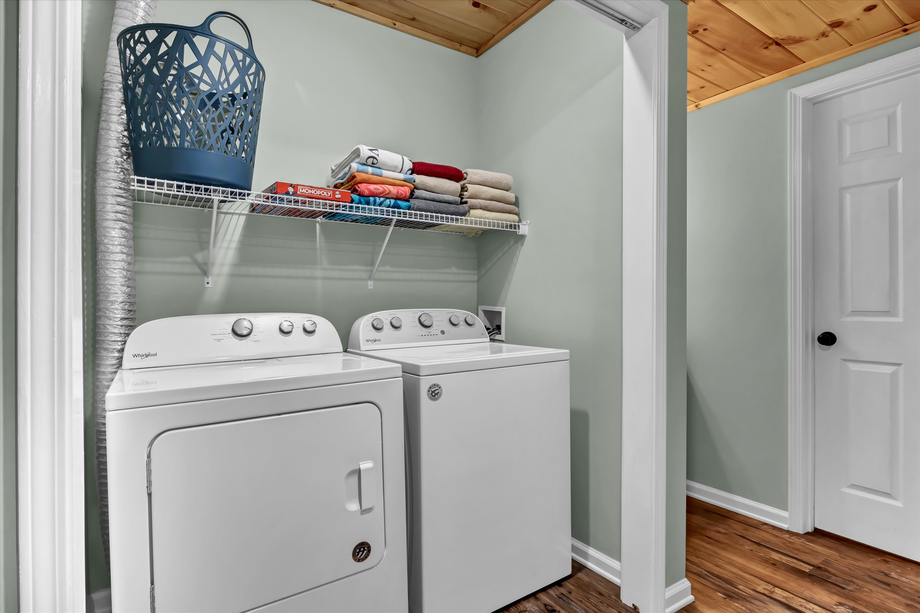 Sevierville, Tennessee, 37862, United States, 4 Bedrooms Bedrooms, ,5 BathroomsBathrooms,Residential,For Sale,1981038