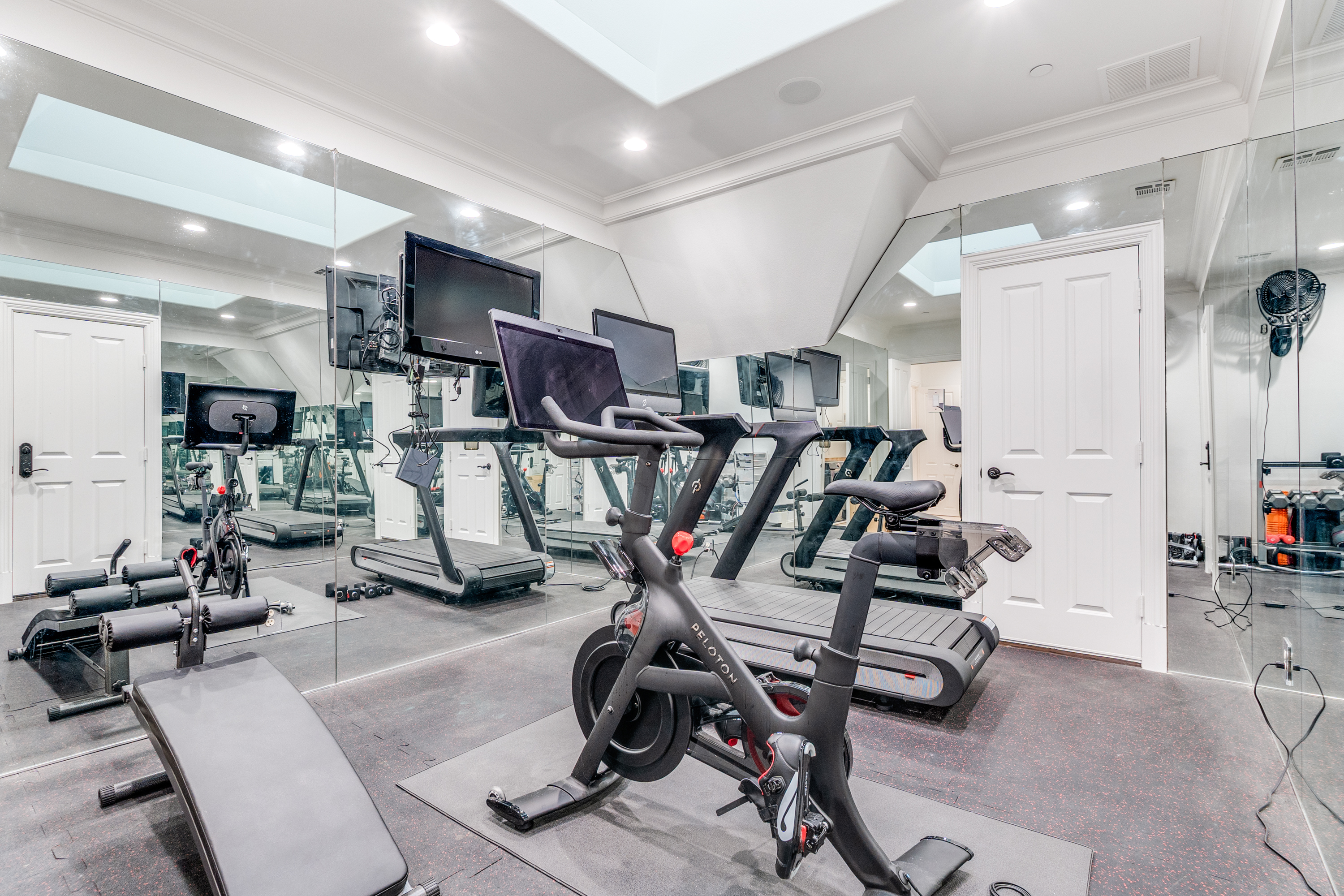  Grand, Light-Filled Retreat Designed for Entertaining in Preston Hollow - 物件實景