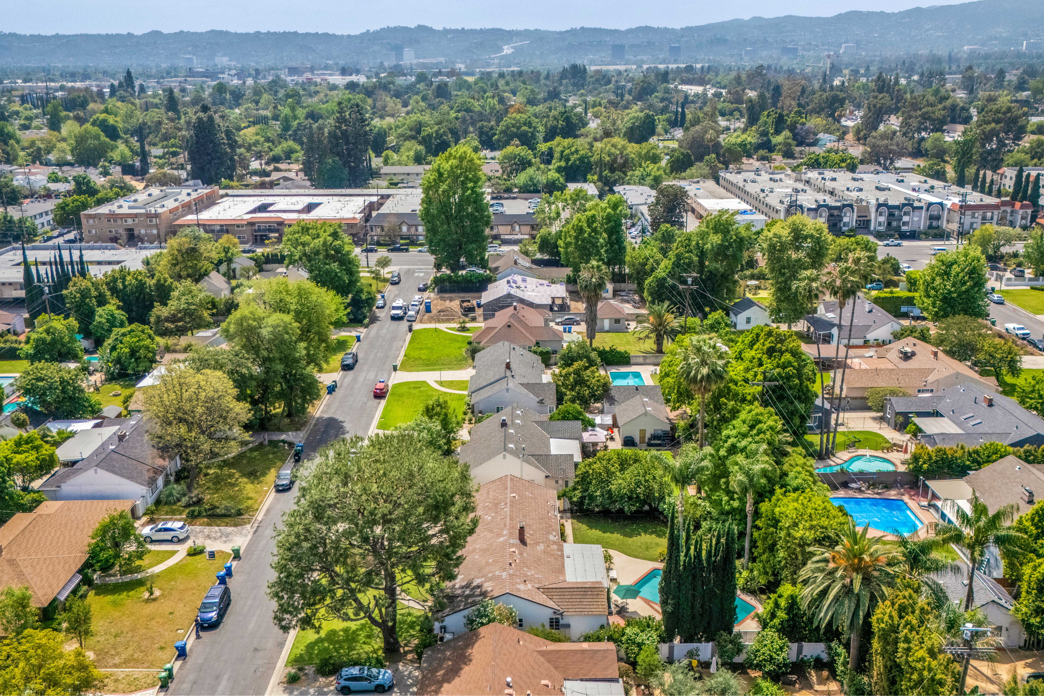  6843 Chisholm Avenue - 物件實景