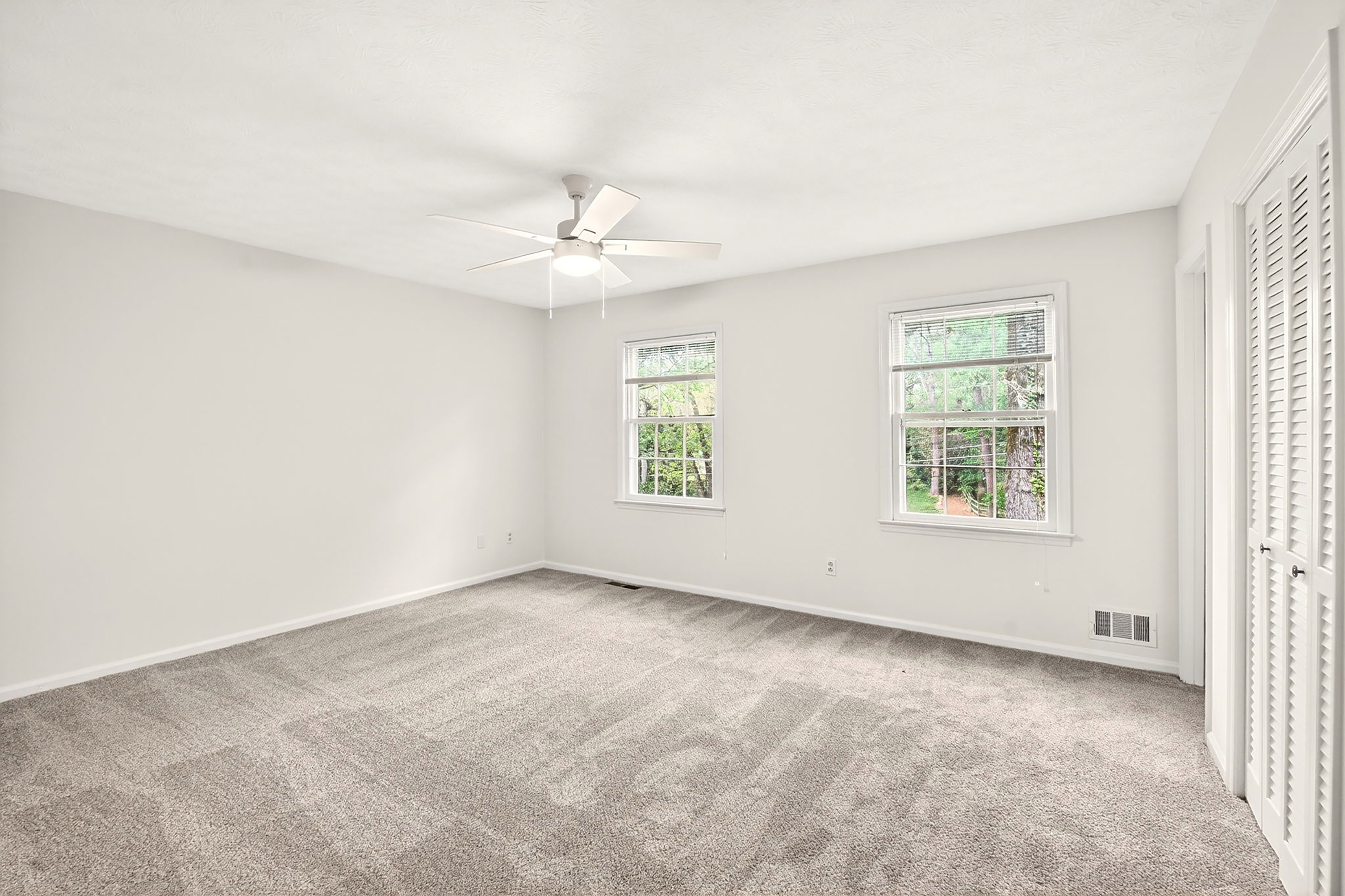  Thoughtfully Expanded and Updated Dunwoody Home on Wooded 0.82+/- Acre Lot - 物件實景