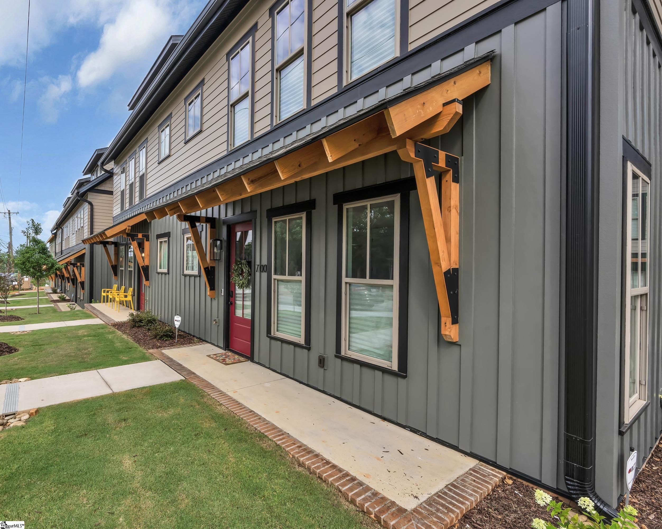 Greenville, South Carolina, 29601, United States, 2 Bedrooms Bedrooms, ,3 BathroomsBathrooms,Residential,For Sale,1876169