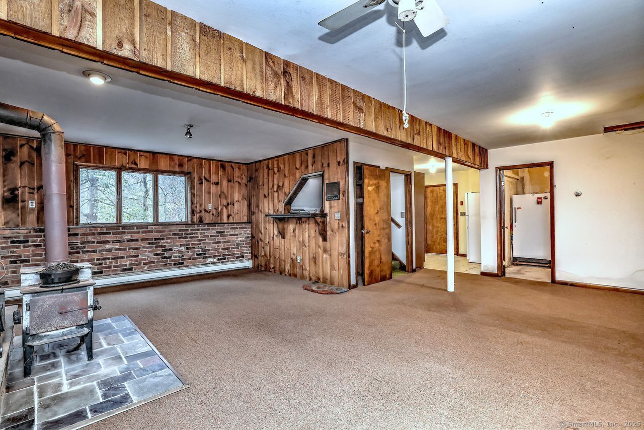 Trumbull, Connecticut, 06611, United States, 3 Bedrooms Bedrooms, ,2 BathroomsBathrooms,Residential,For Sale,1988138