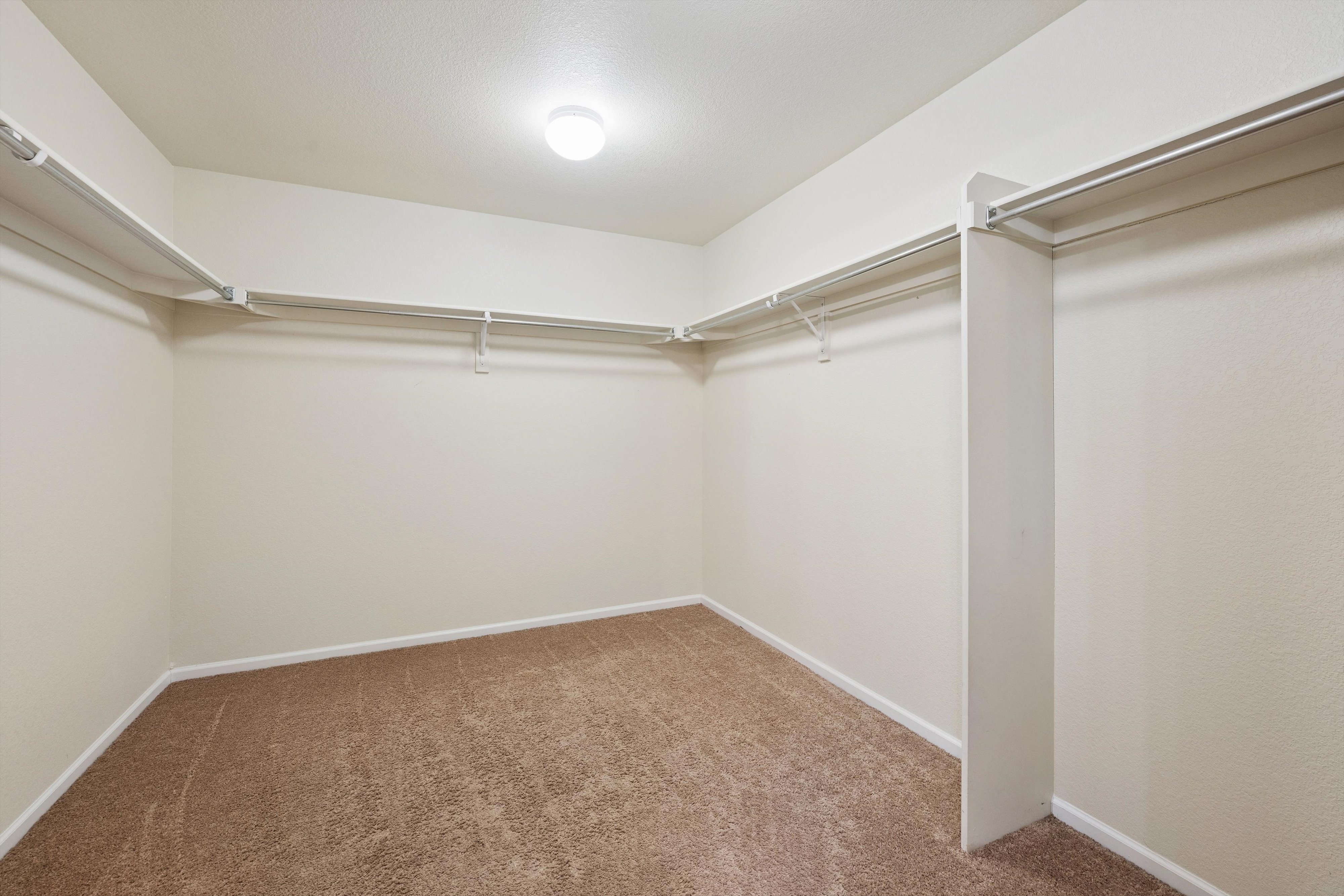  Spacious Four-Bedroom, Three-Bathroom Home - 物件實景