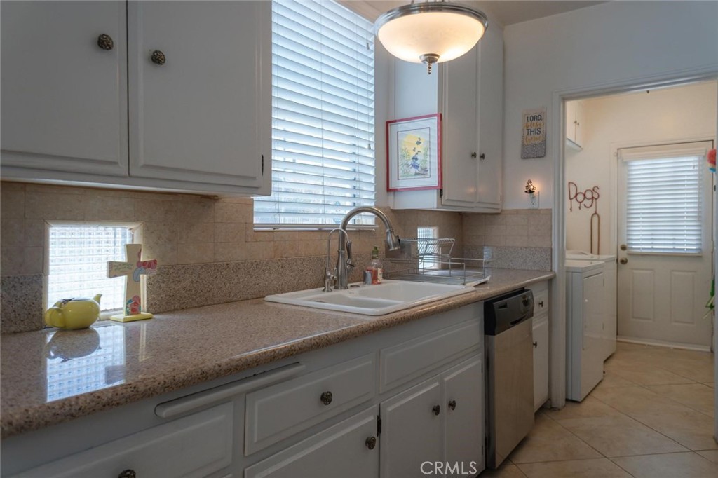 Los Angeles, California, 90008, United States, 3 Bedrooms Bedrooms, ,3 BathroomsBathrooms,Residential,For Sale,2006146