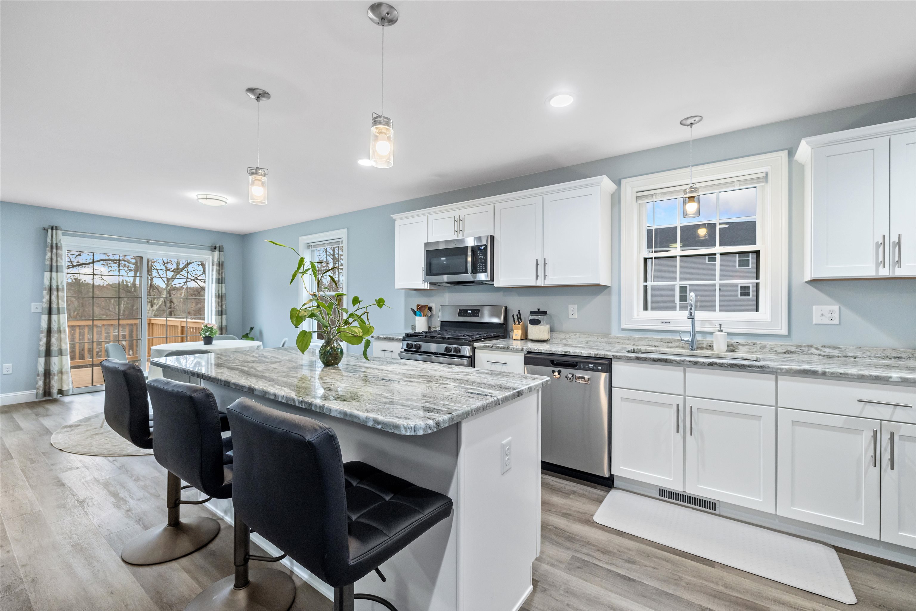 Hudson, New Hampshire, 03051, United States, 3 Bedrooms Bedrooms, ,2 BathroomsBathrooms,Residential,For Sale,1990943