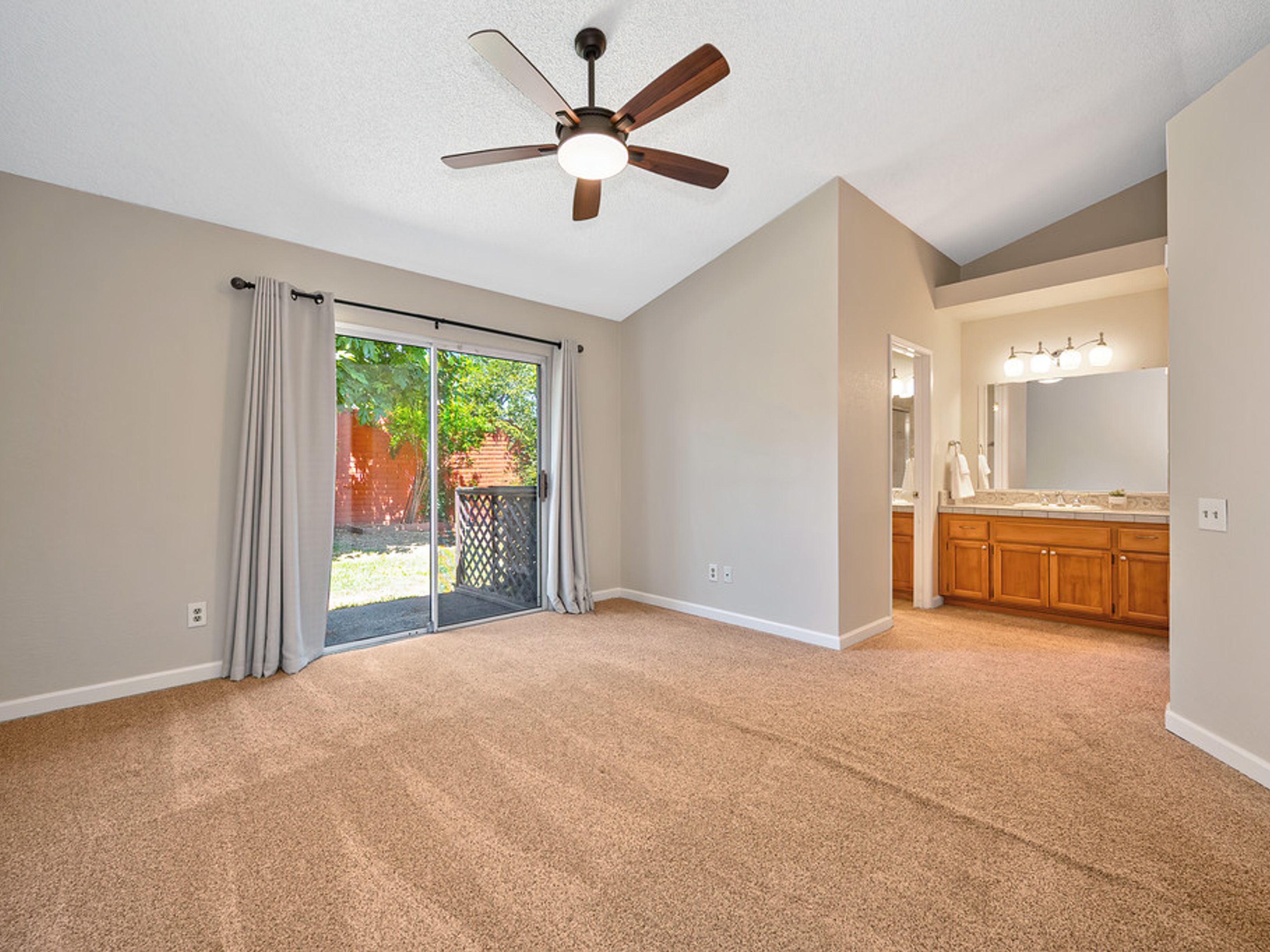  2712 Stoughton Way, Sacramento, CA 95827 - 物件實景