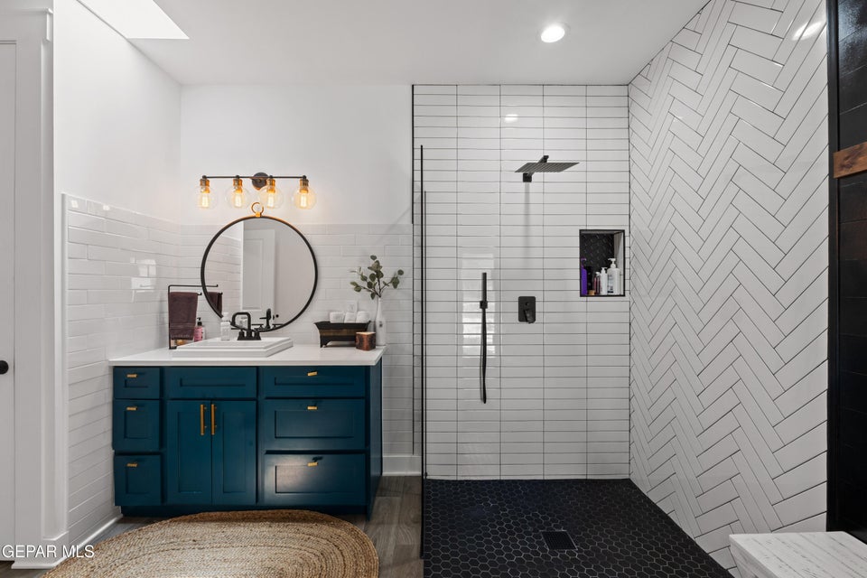 El Paso, Texas, 79936, United States, 5 Bedrooms Bedrooms, ,5 BathroomsBathrooms,Residential,For Sale,1980417