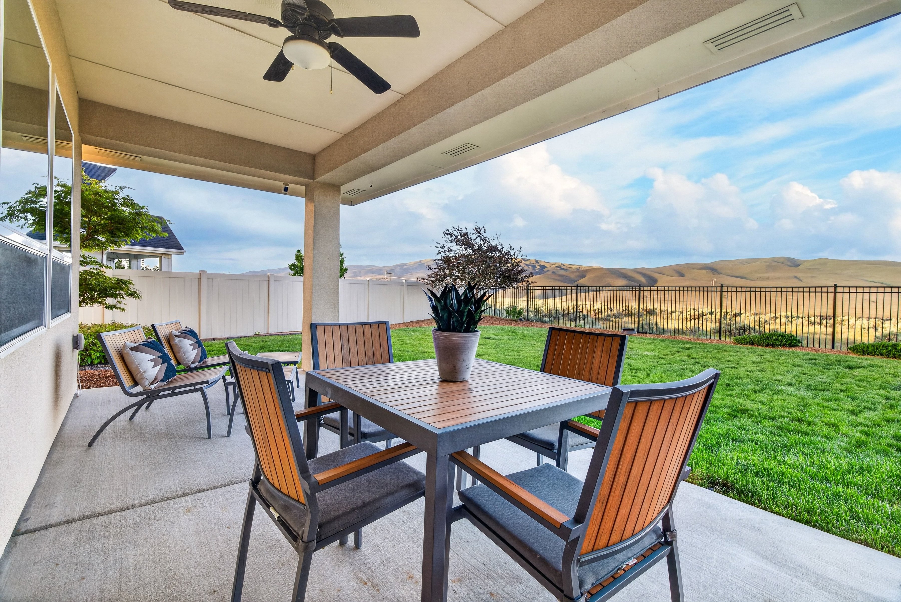  Refined Southeast Boise Living with Panoramic Vistas - 物件實景