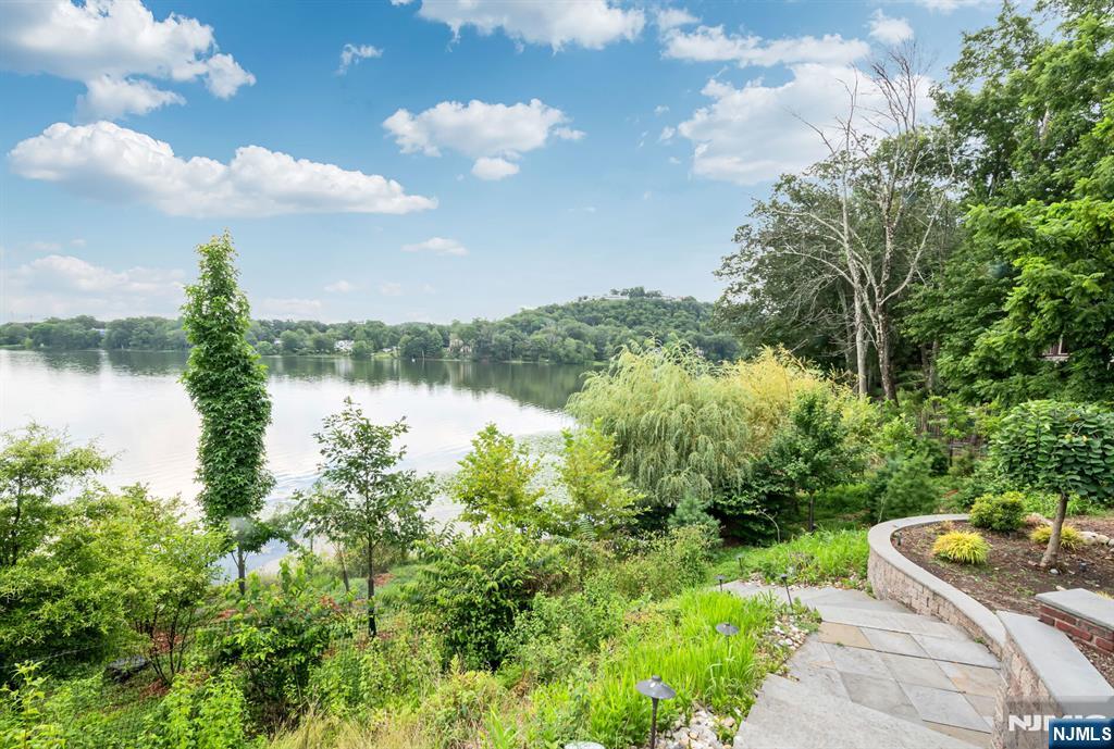 Franklin Lakes, New Jersey, 07417, United States, 6 Bedrooms Bedrooms, ,7 BathroomsBathrooms,Residential,For Sale,1903757