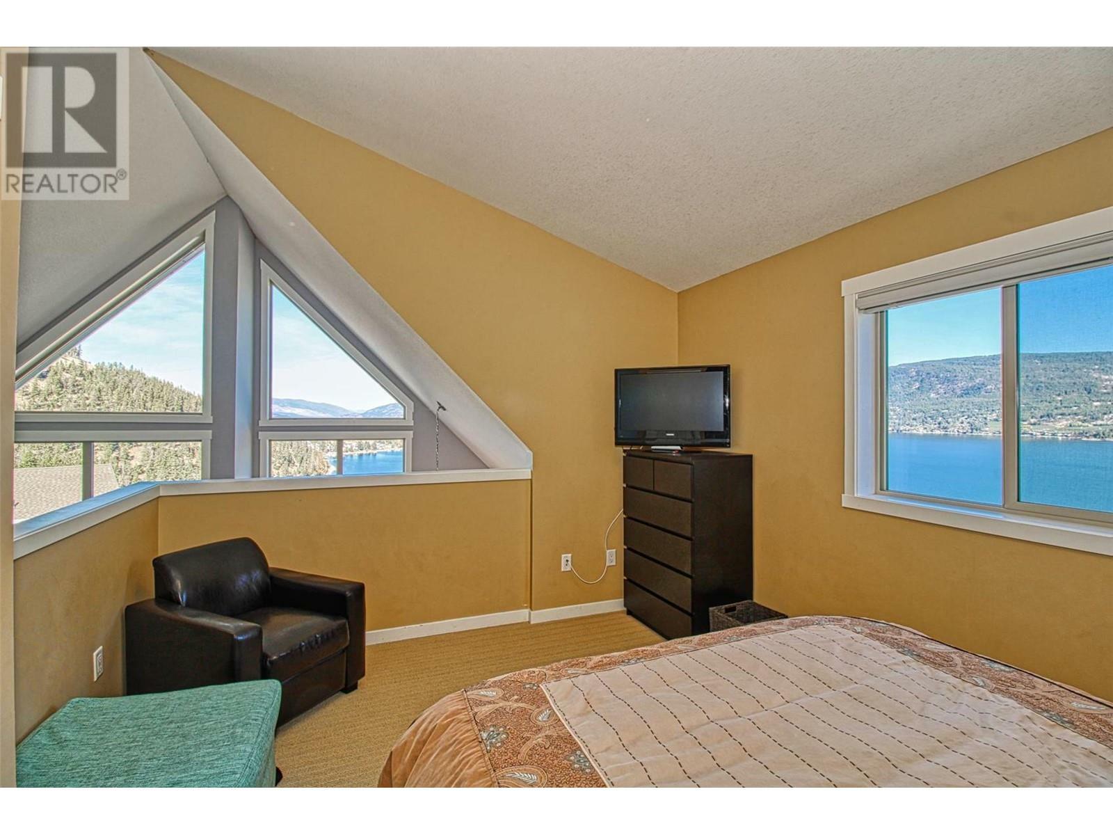 KELOWNA, British Columbia, V1Z 3R8, CA, 3 Bedrooms Bedrooms, ,2 BathroomsBathrooms,Residential,For Sale,1836917