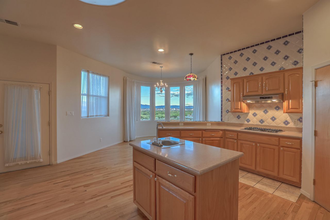 Albuquerque, New Mexico, 87105, United States, 3 Bedrooms Bedrooms, ,4 BathroomsBathrooms,Residential,For Sale,1947085