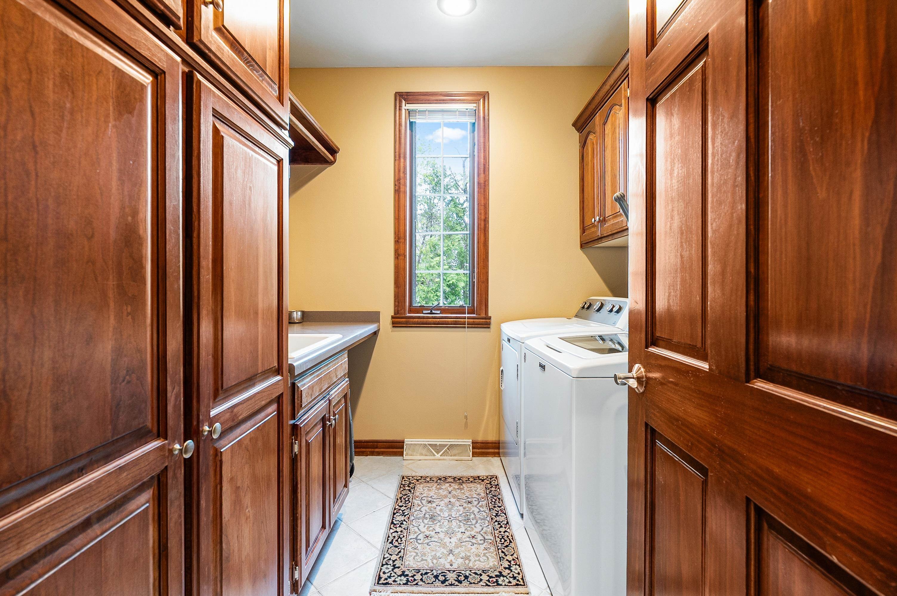 GREEN BAY, Wisconsin, 54313, United States, 4 Bedrooms Bedrooms, ,5 BathroomsBathrooms,Residential,For Sale,2048665