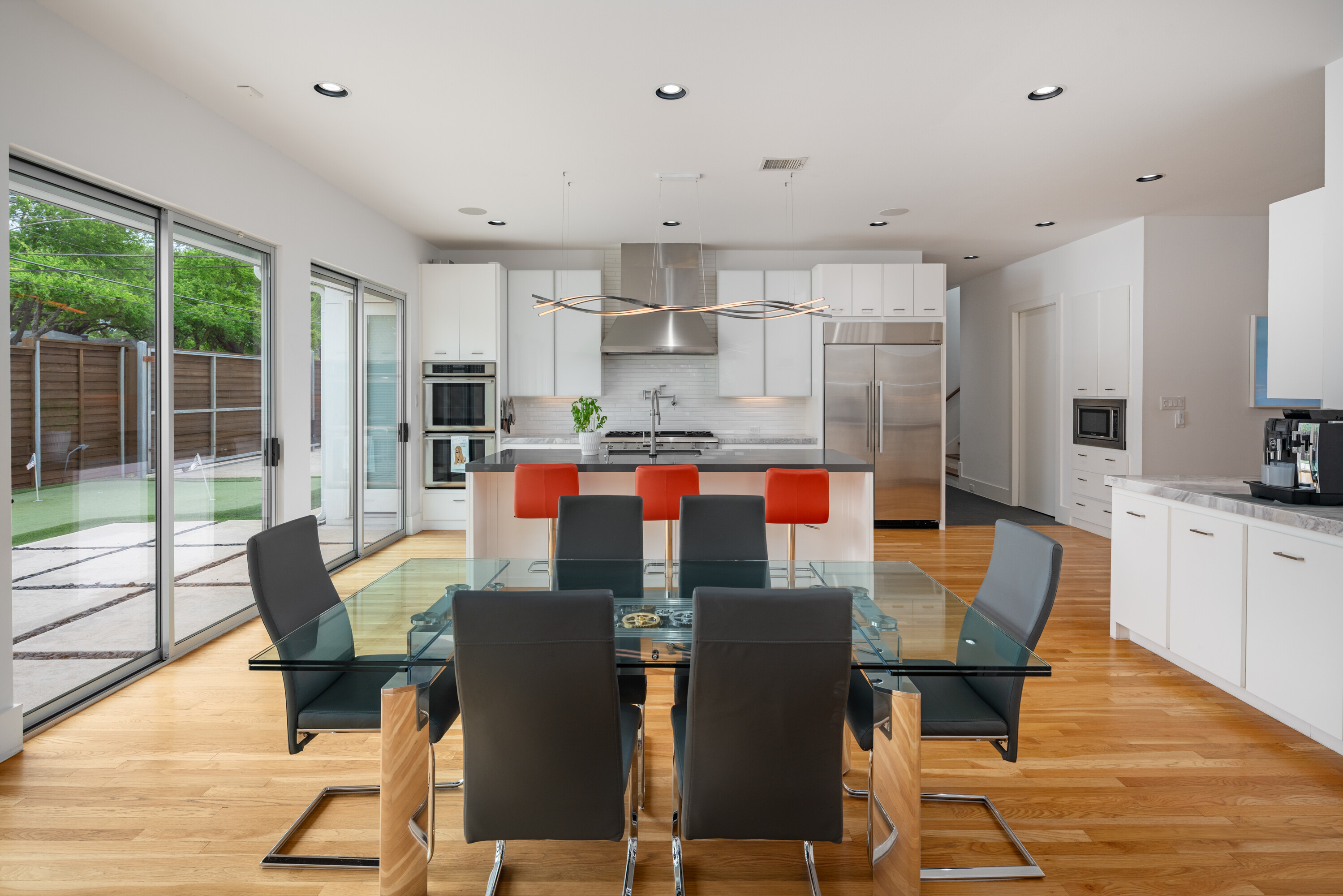  Modern, Distinctive, and Thoughtfully Designed in Melshire Estates - 物件實景