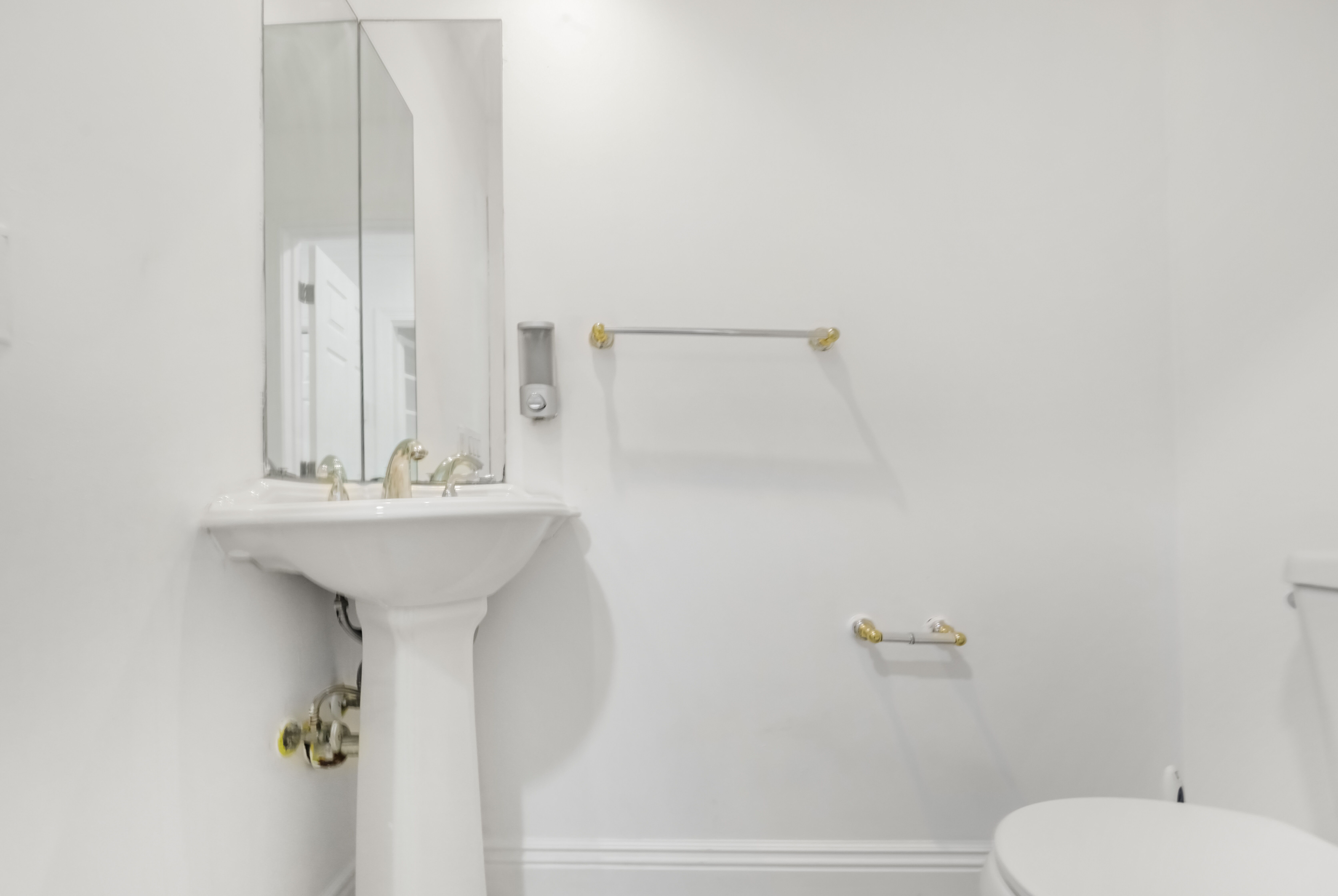 Fort Lee, New Jersey, 07024, United States, 5 Bedrooms Bedrooms, ,4 BathroomsBathrooms,Residential,For Sale,1981309