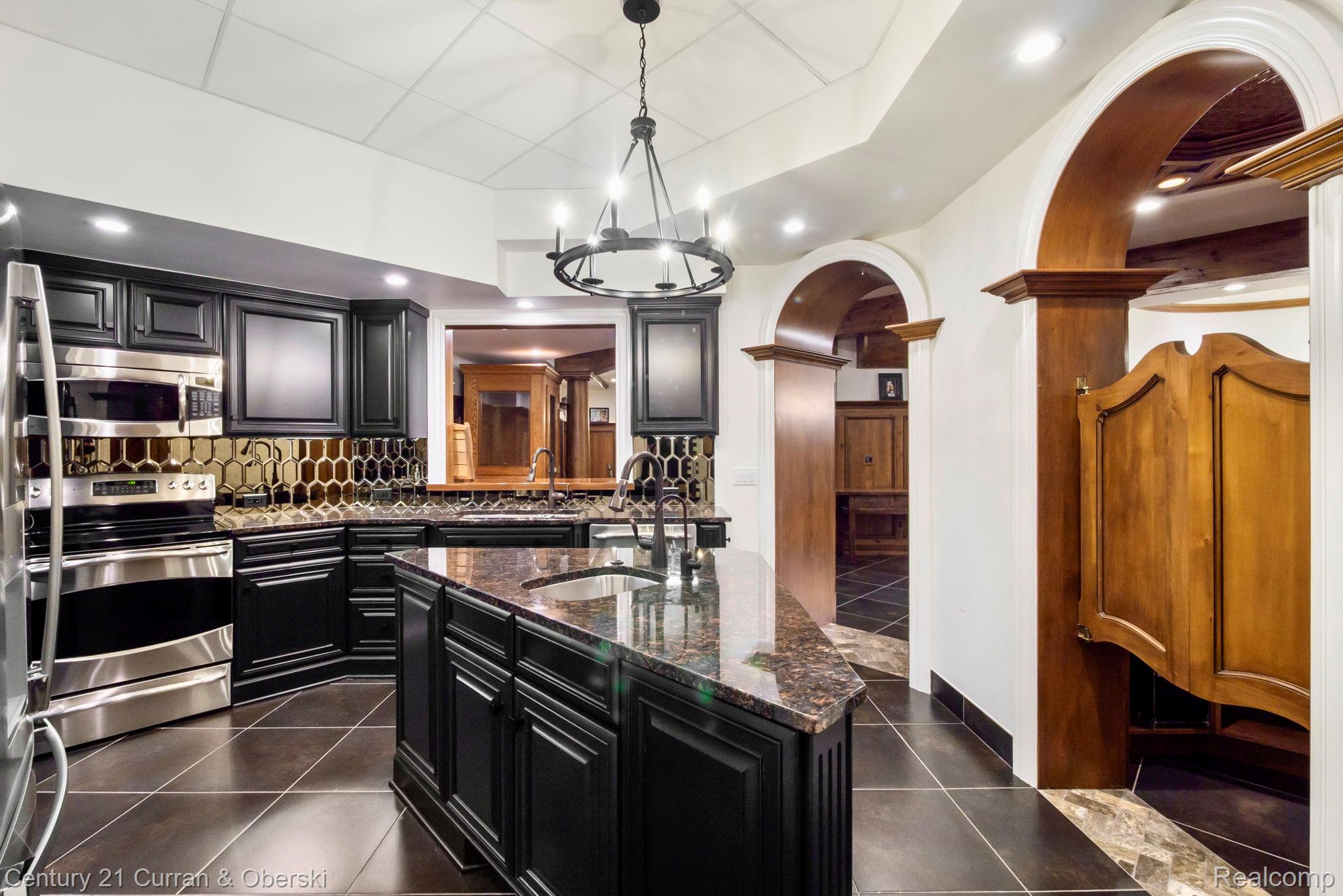 South Lyon, Michigan, 48178, United States, 6 Bedrooms Bedrooms, ,8 BathroomsBathrooms,Residential,For Sale,1914337