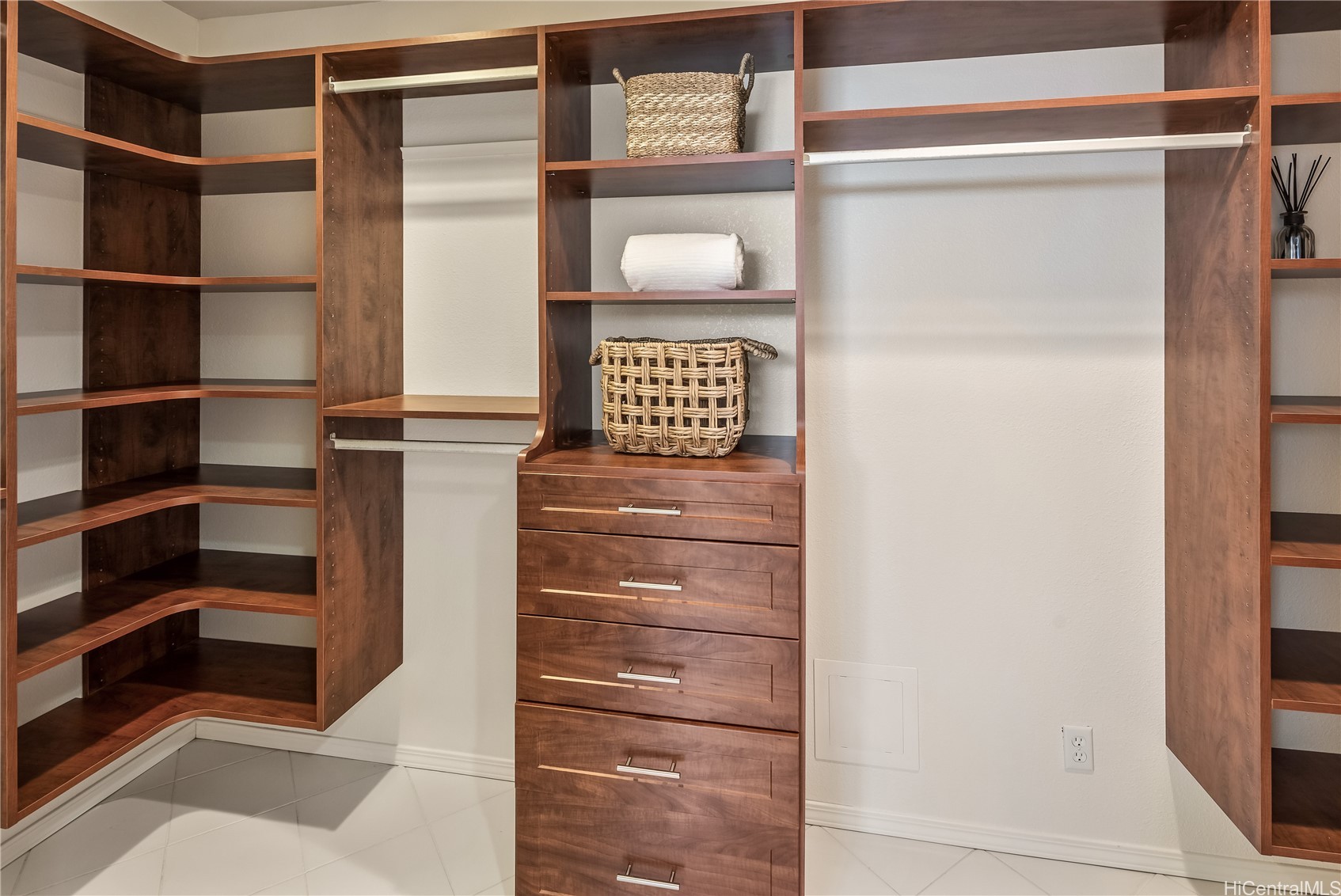 Kapolei, Hawaii, 96707, United States, 4 Bedrooms Bedrooms, ,3 BathroomsBathrooms,Residential,For Sale,1991849