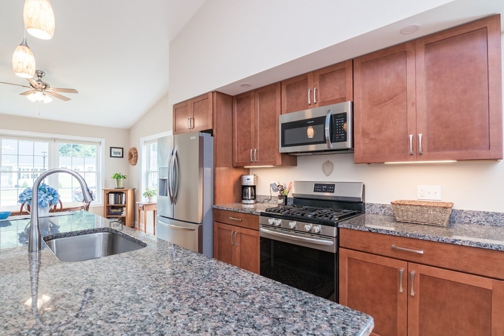 Deerfield, Massachusetts, 01373, United States, 2 Bedrooms Bedrooms, ,2 BathroomsBathrooms,Residential,For Sale,1941056