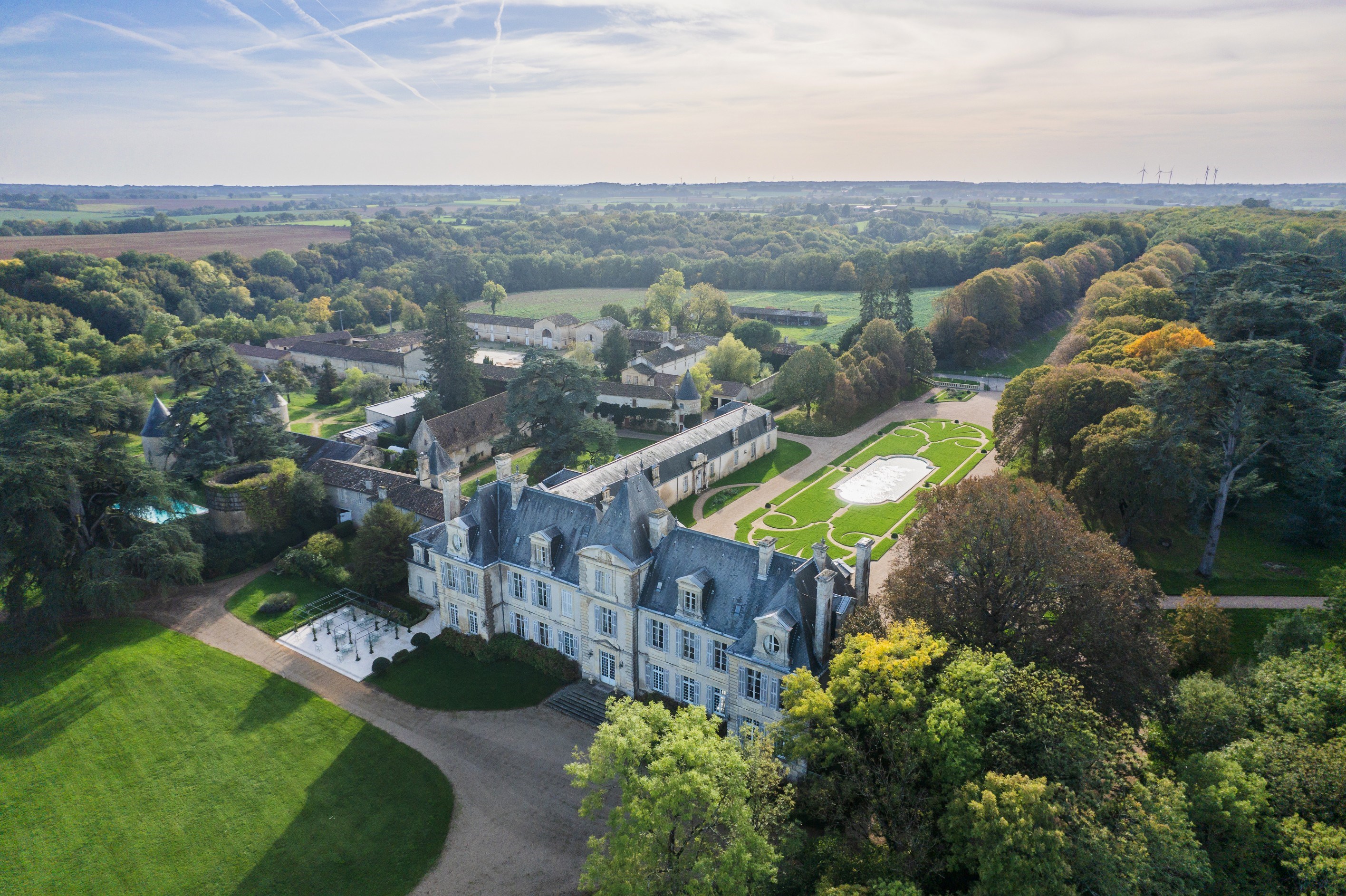  FOR SALE - Exceptional Estate with a Château - 30mn from POITIERS (TGV) - 物件實景