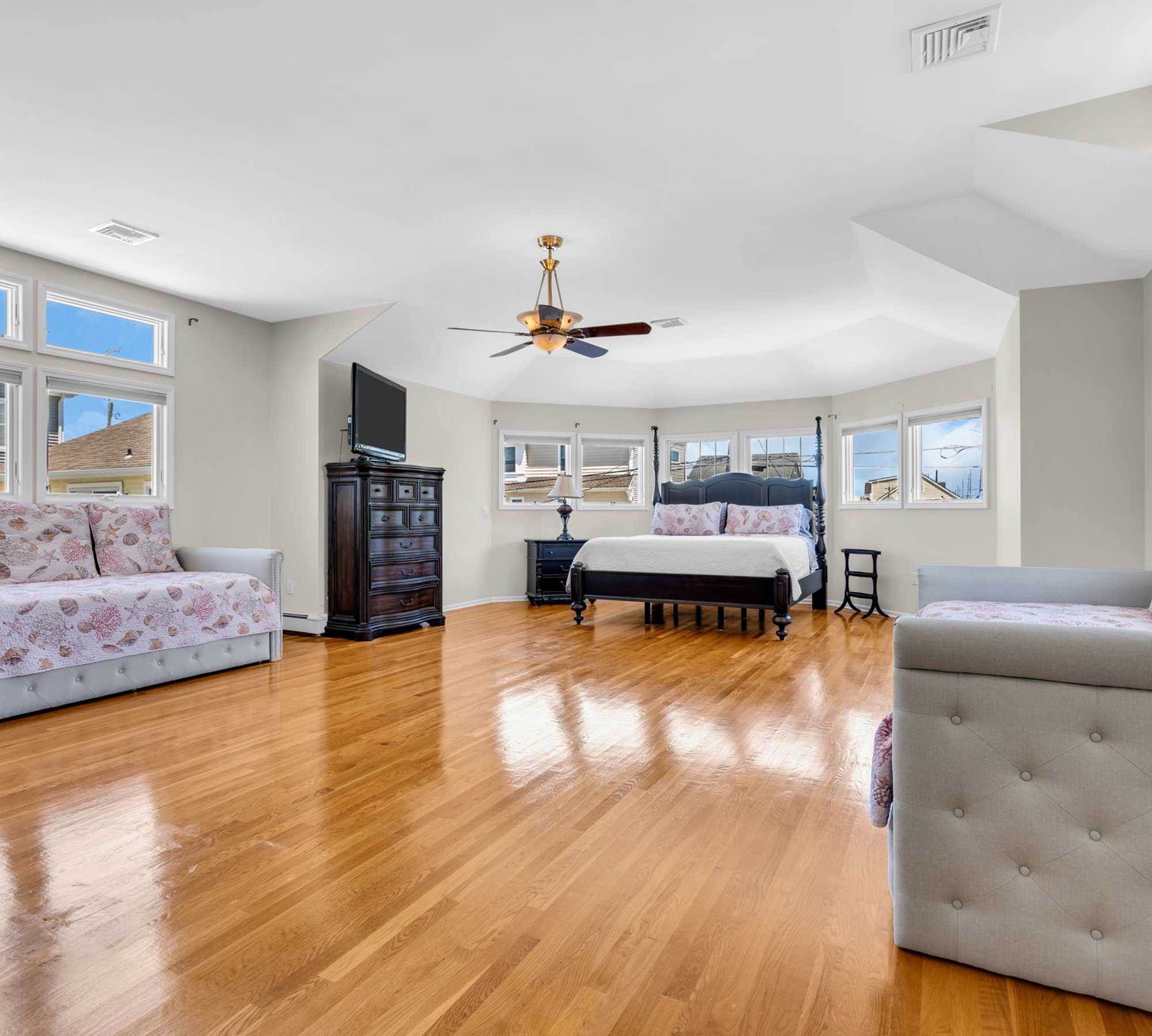  Waterfront Custom Shore Colonial in Silver Beach - 物件實景