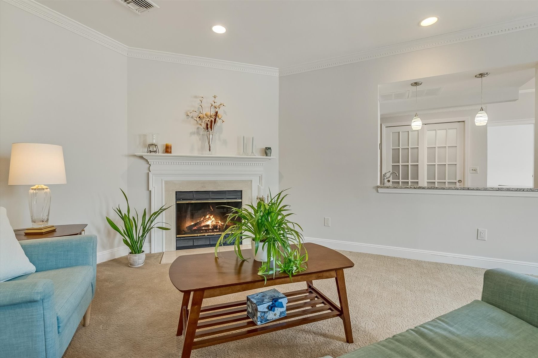  Updated Townhome Conveniently Located - 物件實景