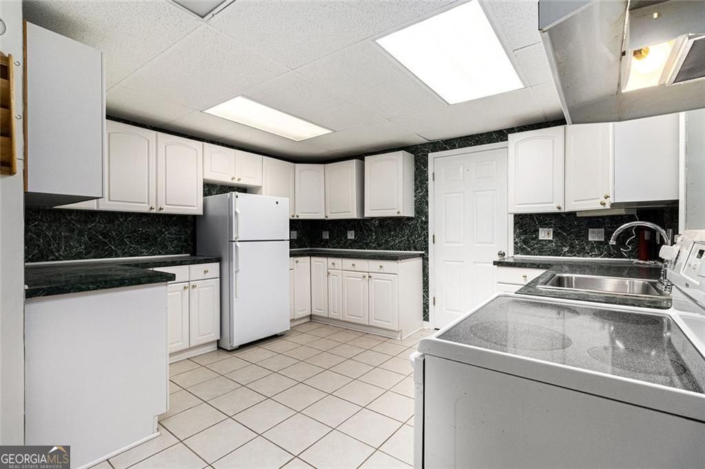 Roswell, Georgia, 30075, United States, 6 Bedrooms Bedrooms, ,4 BathroomsBathrooms,Residential,For Sale,1910371