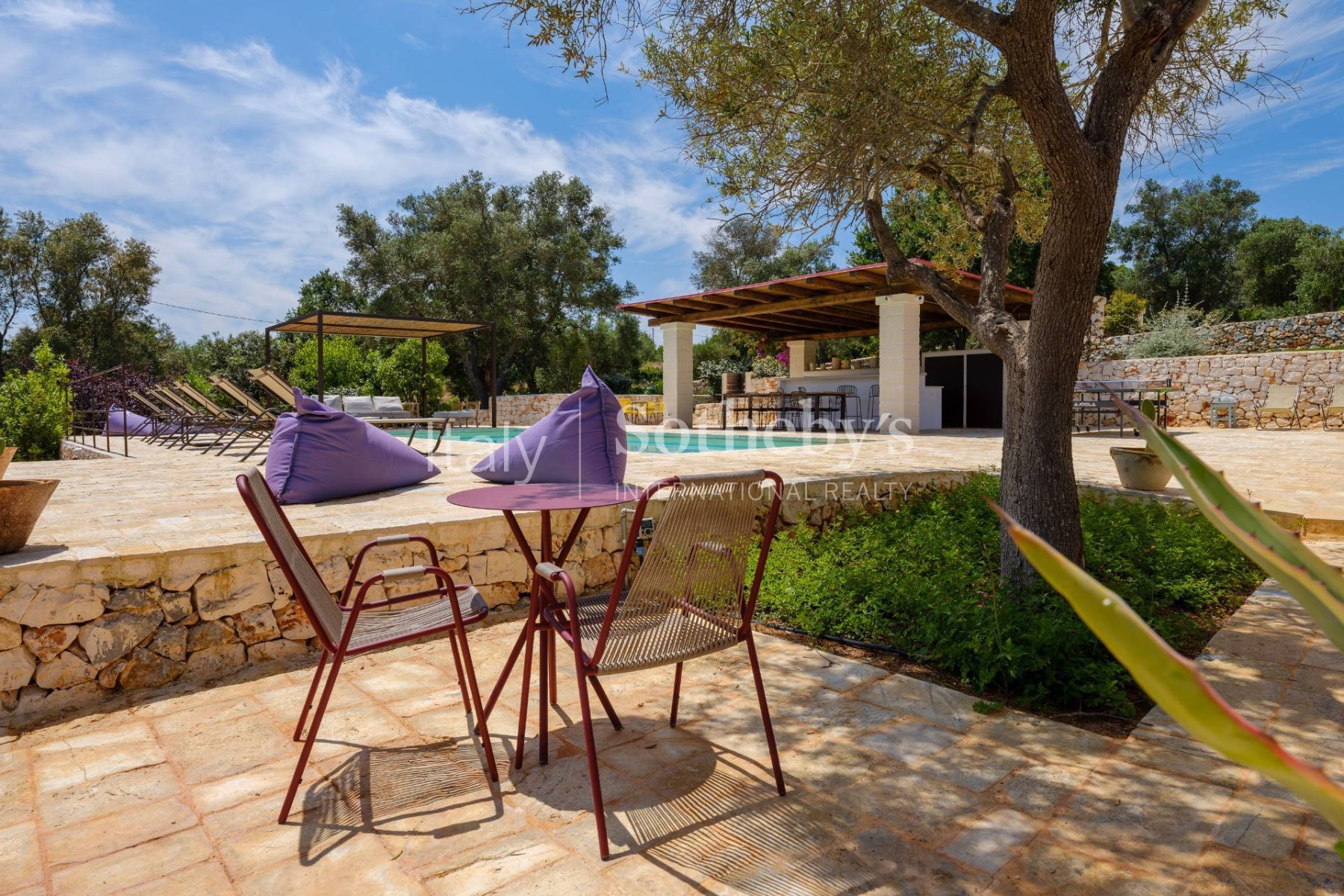  Exclusive complex of trulli with pool surrounded by greenery - 物件實景