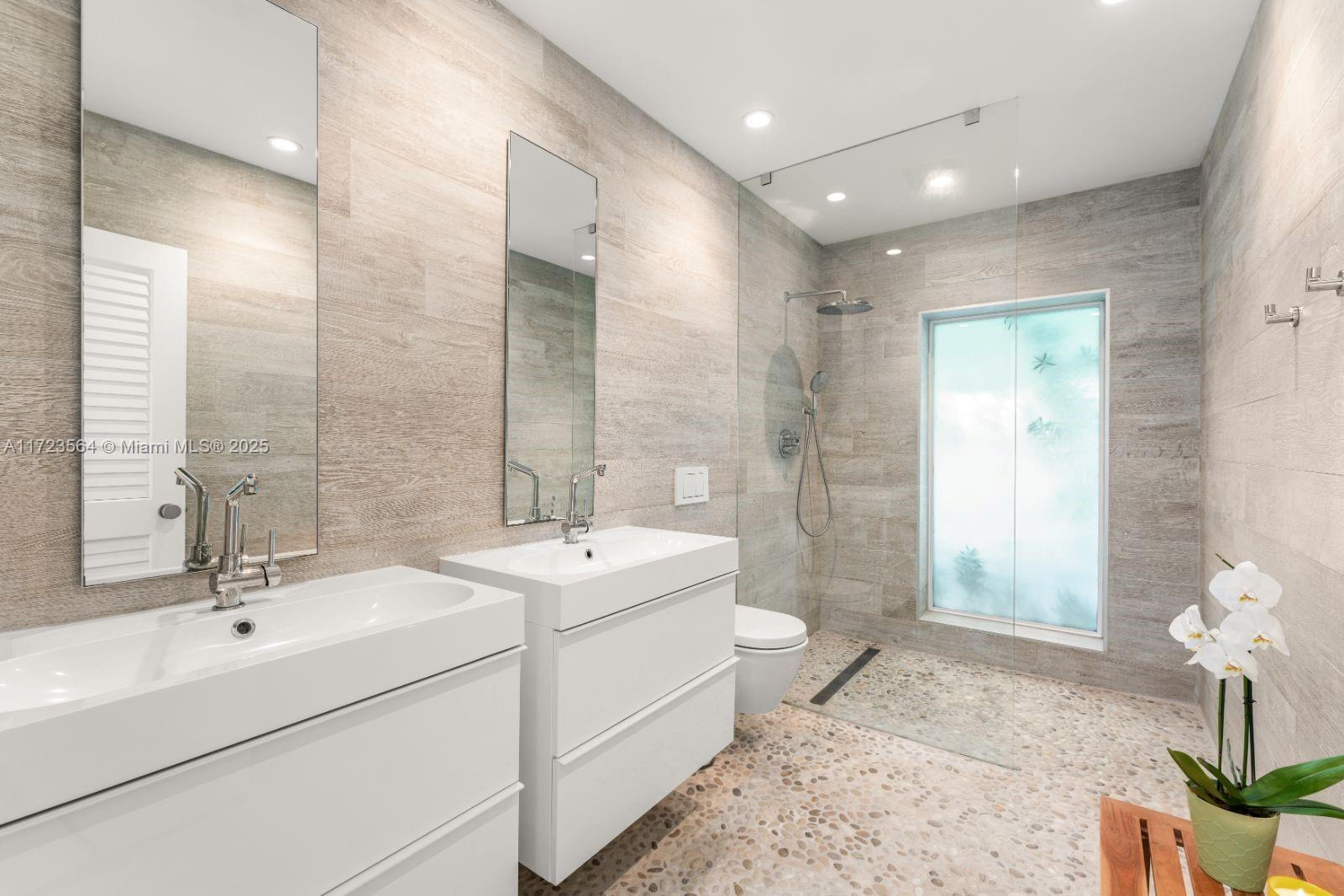 Miami Beach, Florida, 33141, United States, 4 Bedrooms Bedrooms, ,4 BathroomsBathrooms,Residential,For Sale,1688608